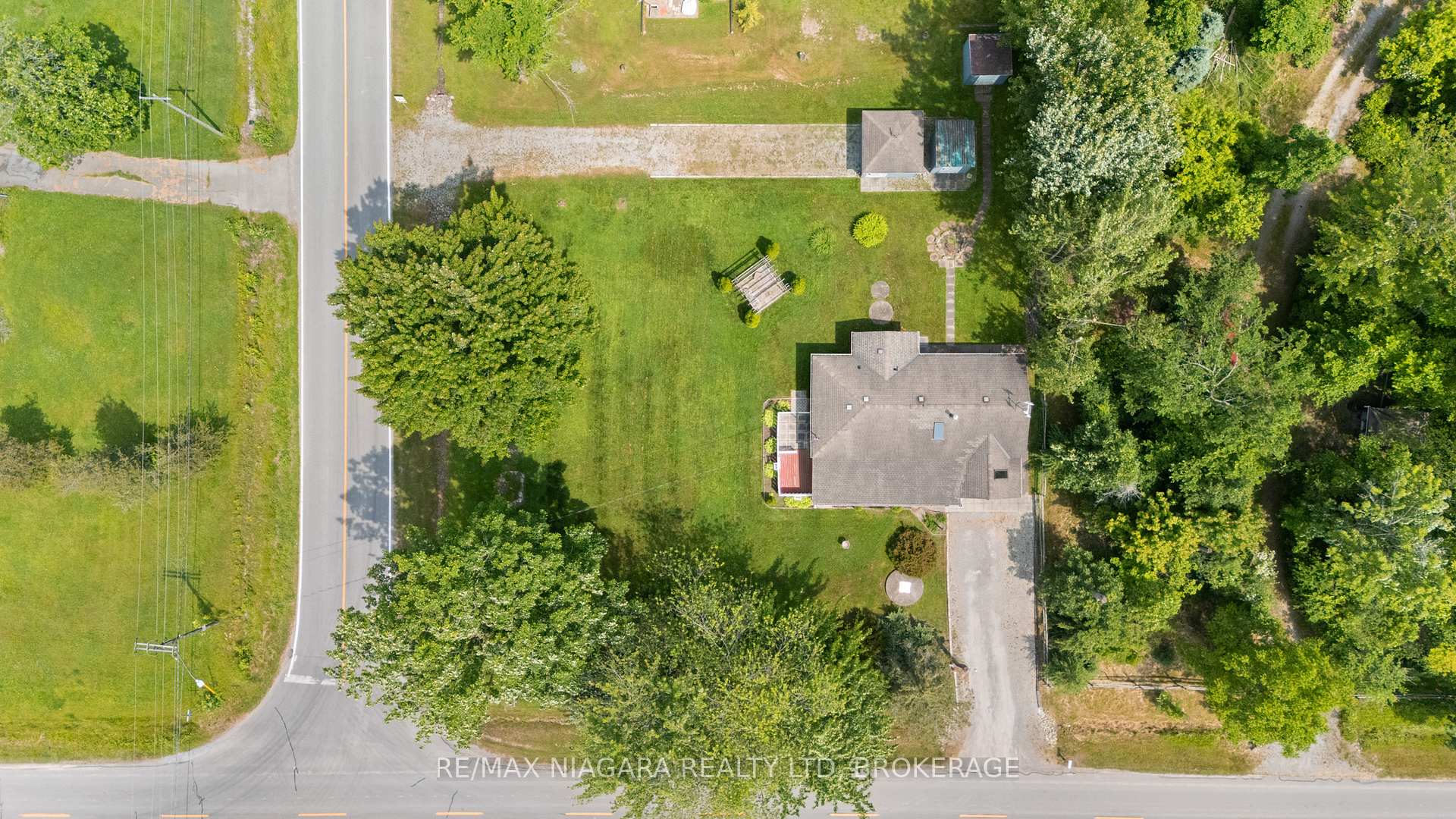 Photo 5 of 527 Pinecrest Road, Port Colborne, Sherkston — HOMEH