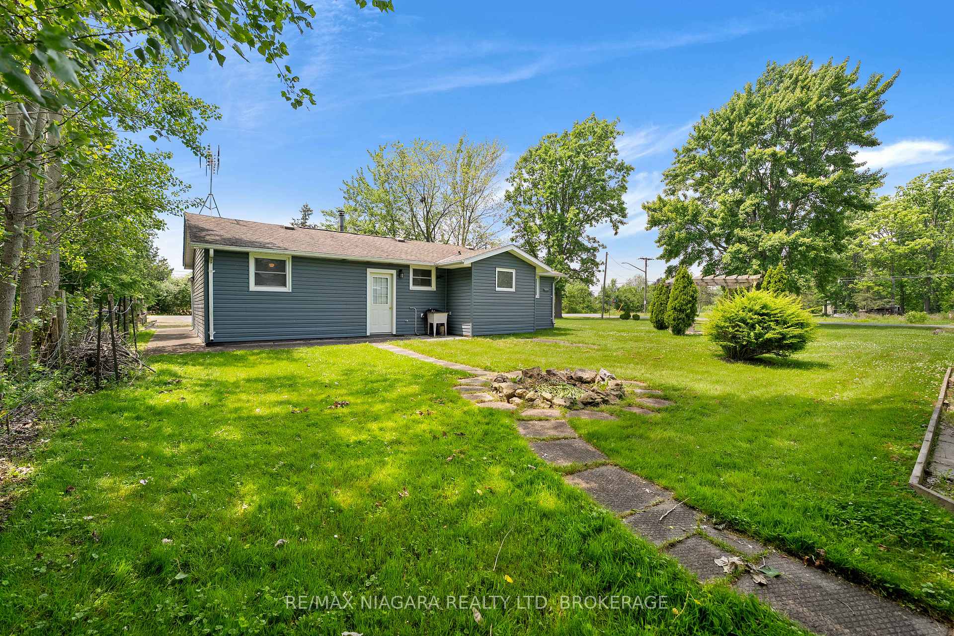 Photo 29 of 527 Pinecrest Road, Port Colborne, Sherkston — HOMEH