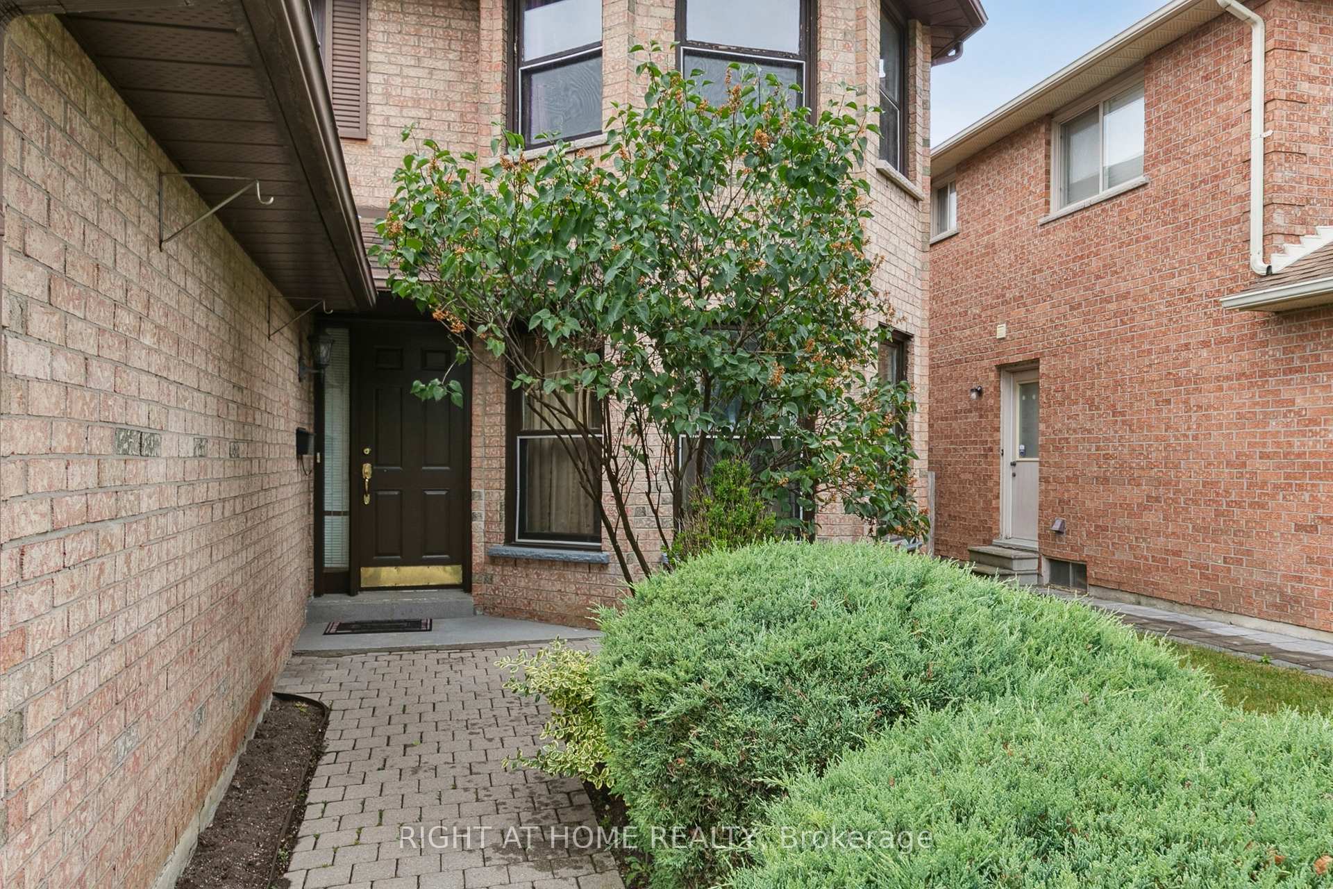 Photo 2 of 232 Hoover Drive, Pickering, Rougemount — HOMEH