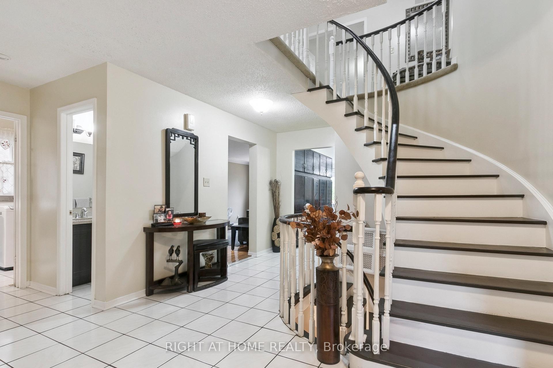 Photo 4 of 232 Hoover Drive, Pickering, Rougemount — HOMEH