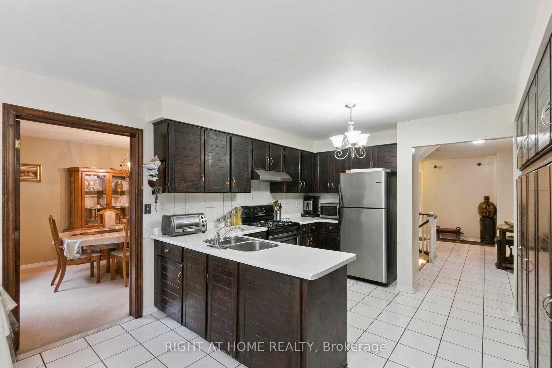 Photo 13 of 232 Hoover Drive, Pickering, Rougemount — HOMEH