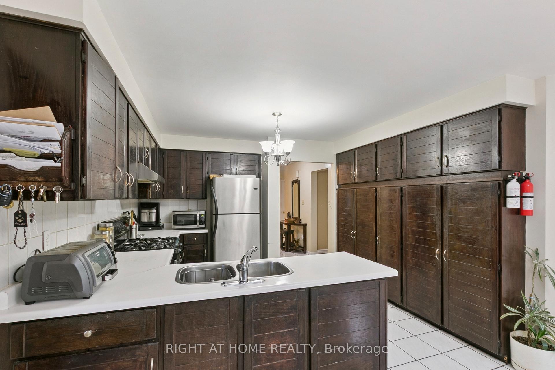 Photo 14 of 232 Hoover Drive, Pickering, Rougemount — HOMEH