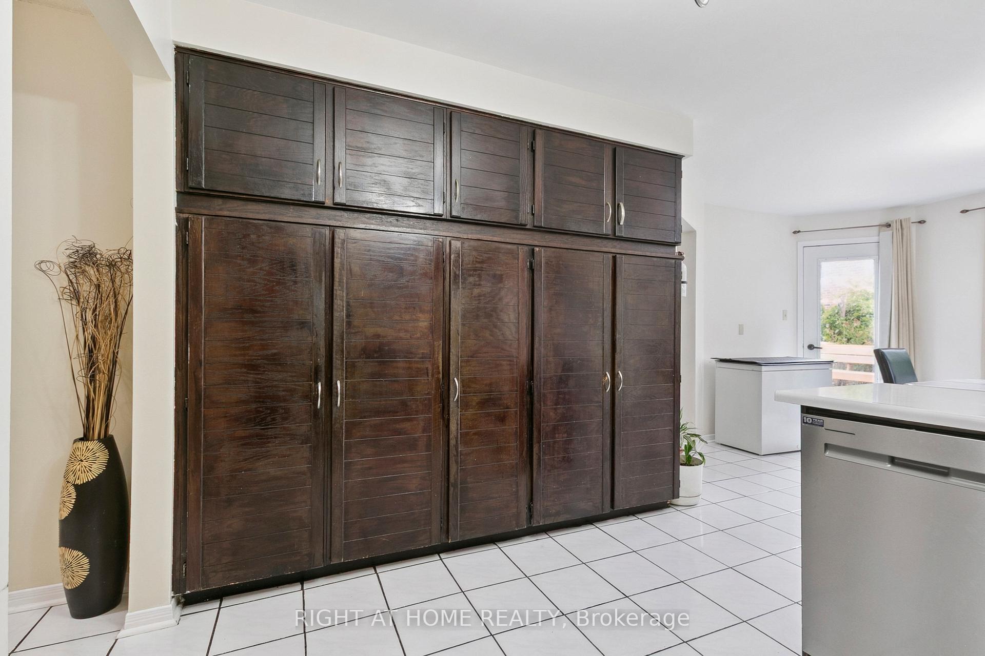 Photo 16 of 232 Hoover Drive, Pickering, Rougemount — HOMEH