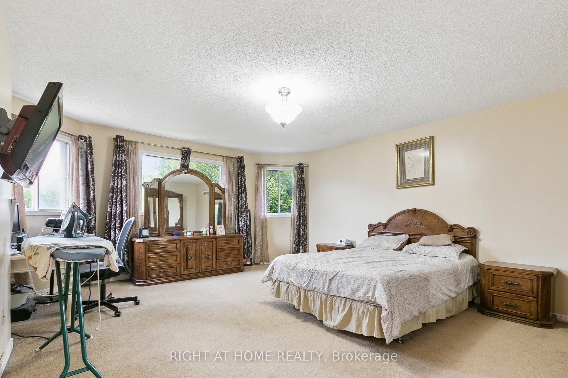Photo 24 of 232 Hoover Drive, Pickering, Rougemount — HOMEH