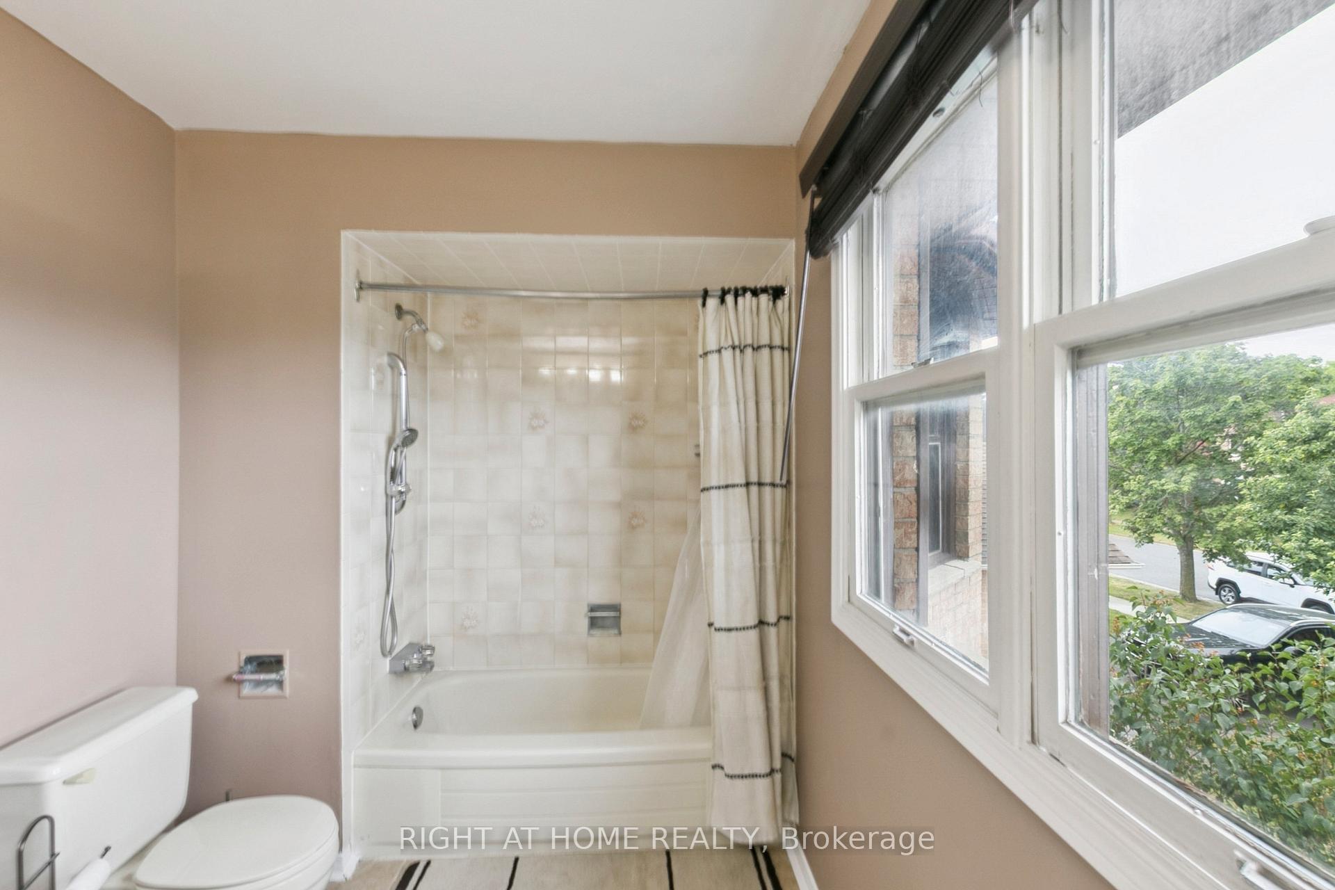 Photo 37 of 232 Hoover Drive, Pickering, Rougemount — HOMEH