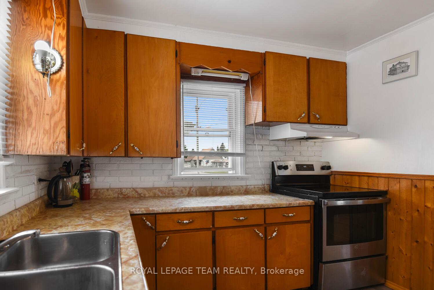 Photo 14 of 435 Wood Street E, Prescott — HOMEH