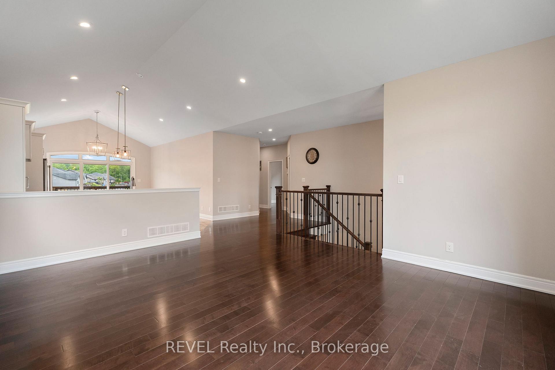 Photo 5 of 6464 Sam Iorfida Drive, Niagara Falls, Oldfield — HOMEH