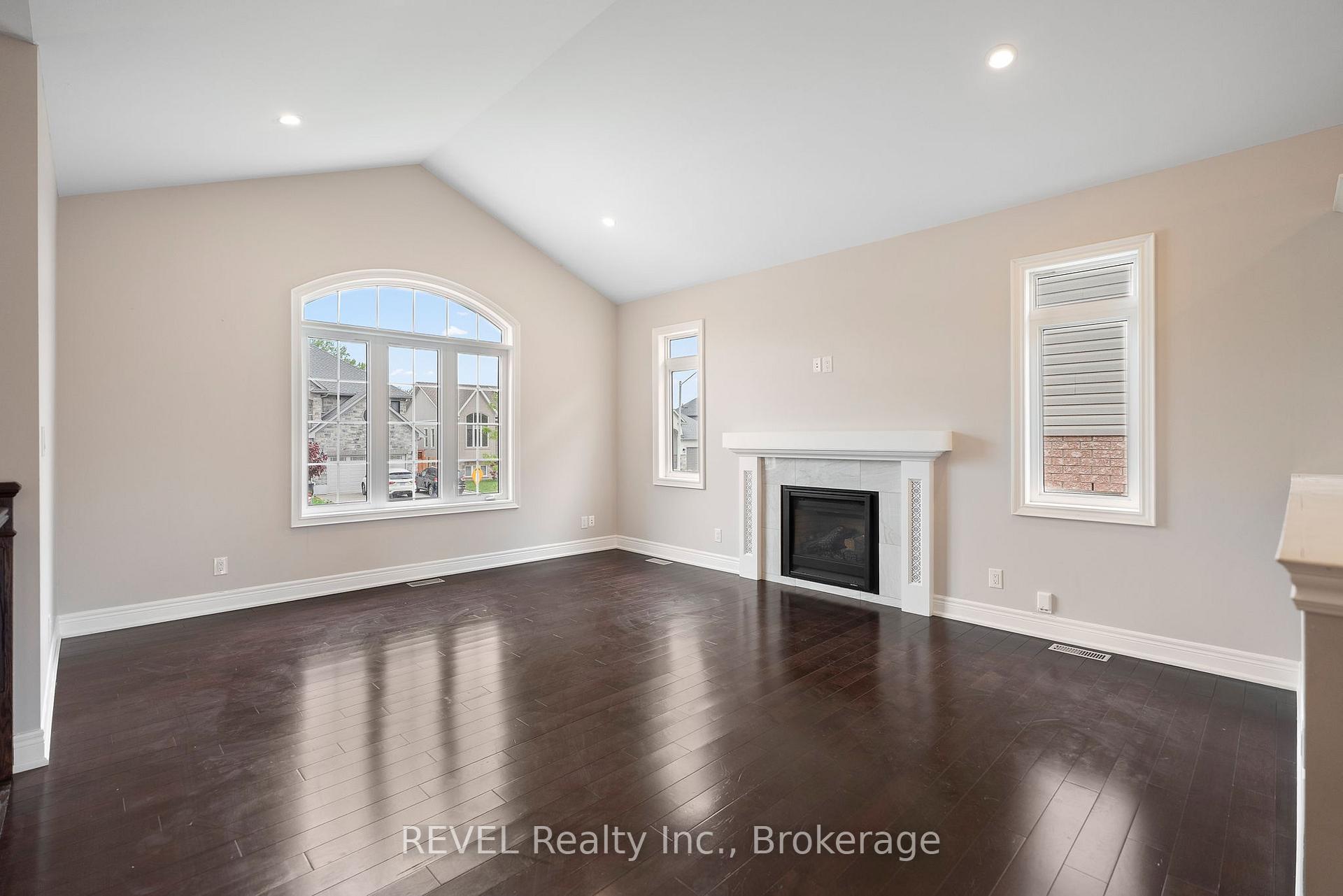 Photo 8 of 6464 Sam Iorfida Drive, Niagara Falls, Oldfield — HOMEH