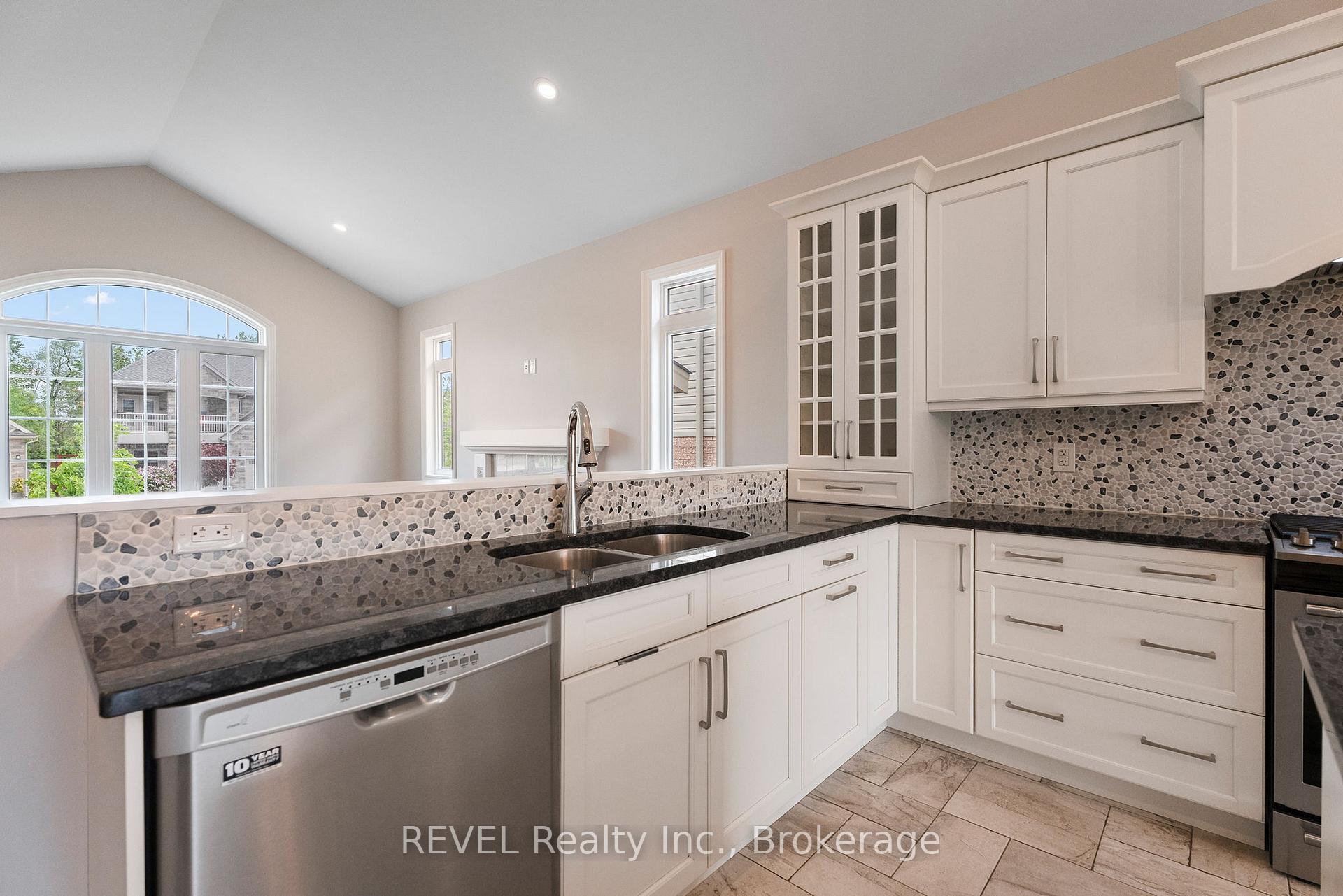 Photo 13 of 6464 Sam Iorfida Drive, Niagara Falls, Oldfield — HOMEH