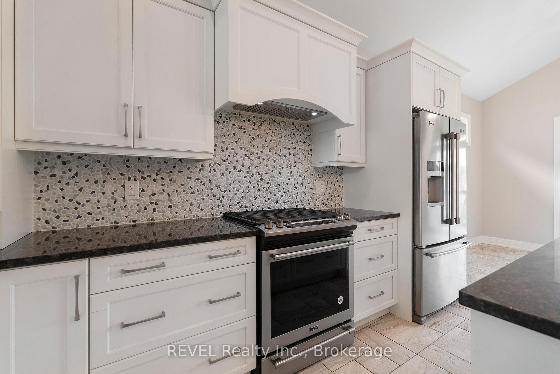 Photo 14 of 6464 Sam Iorfida Drive, Niagara Falls, Oldfield — HOMEH