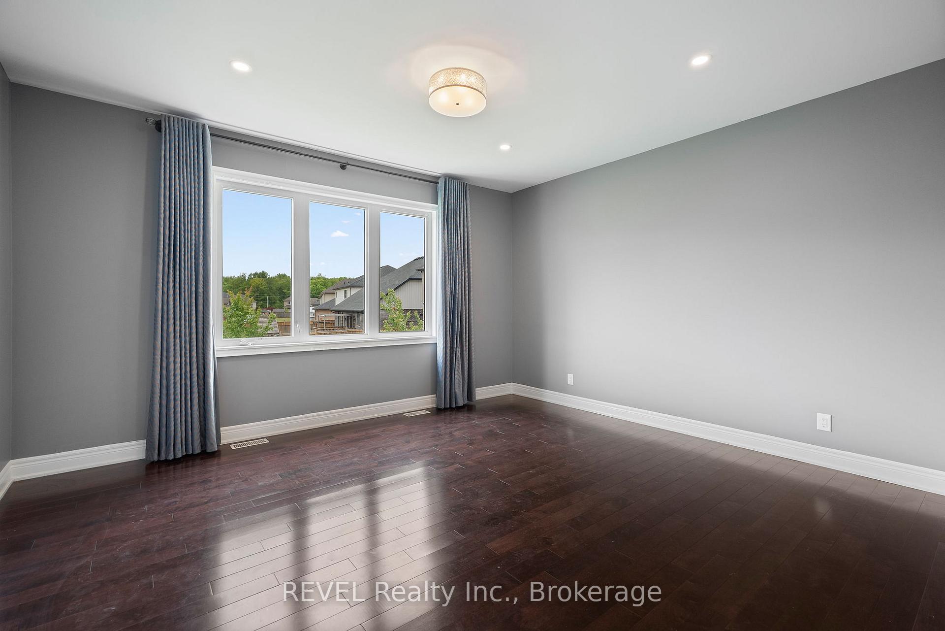 Photo 22 of 6464 Sam Iorfida Drive, Niagara Falls, Oldfield — HOMEH