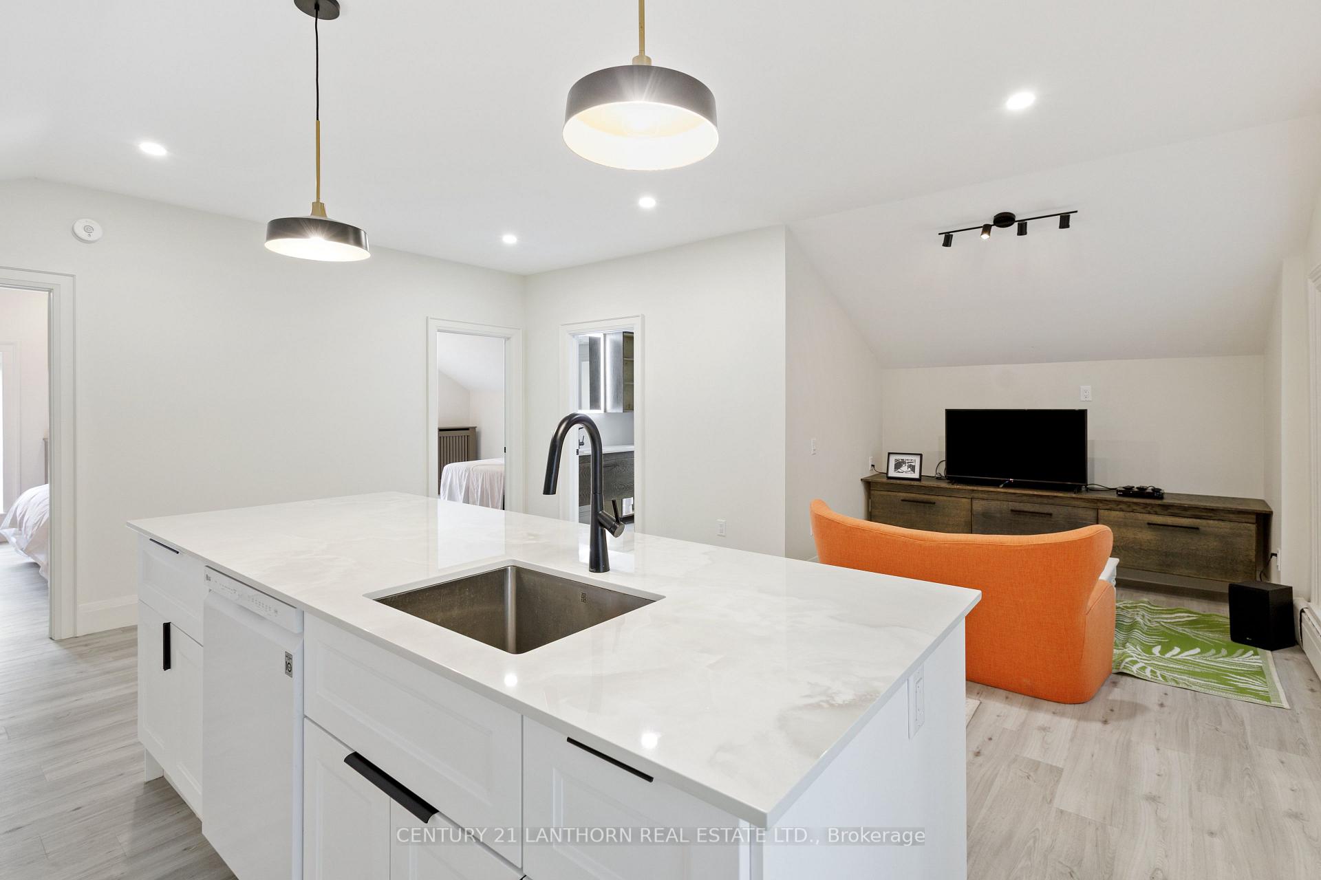 Photo 6 of Unit UNIT 2, 344 Main Street, Prince Edward County, Picton Ward — HOMEH