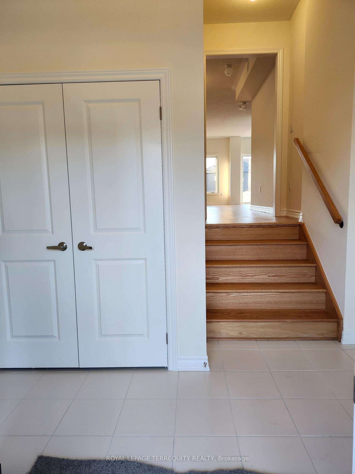 Photo 4 of 1128 Skyridge Boulevard, Pickering, Rural Pickering — HOMEH