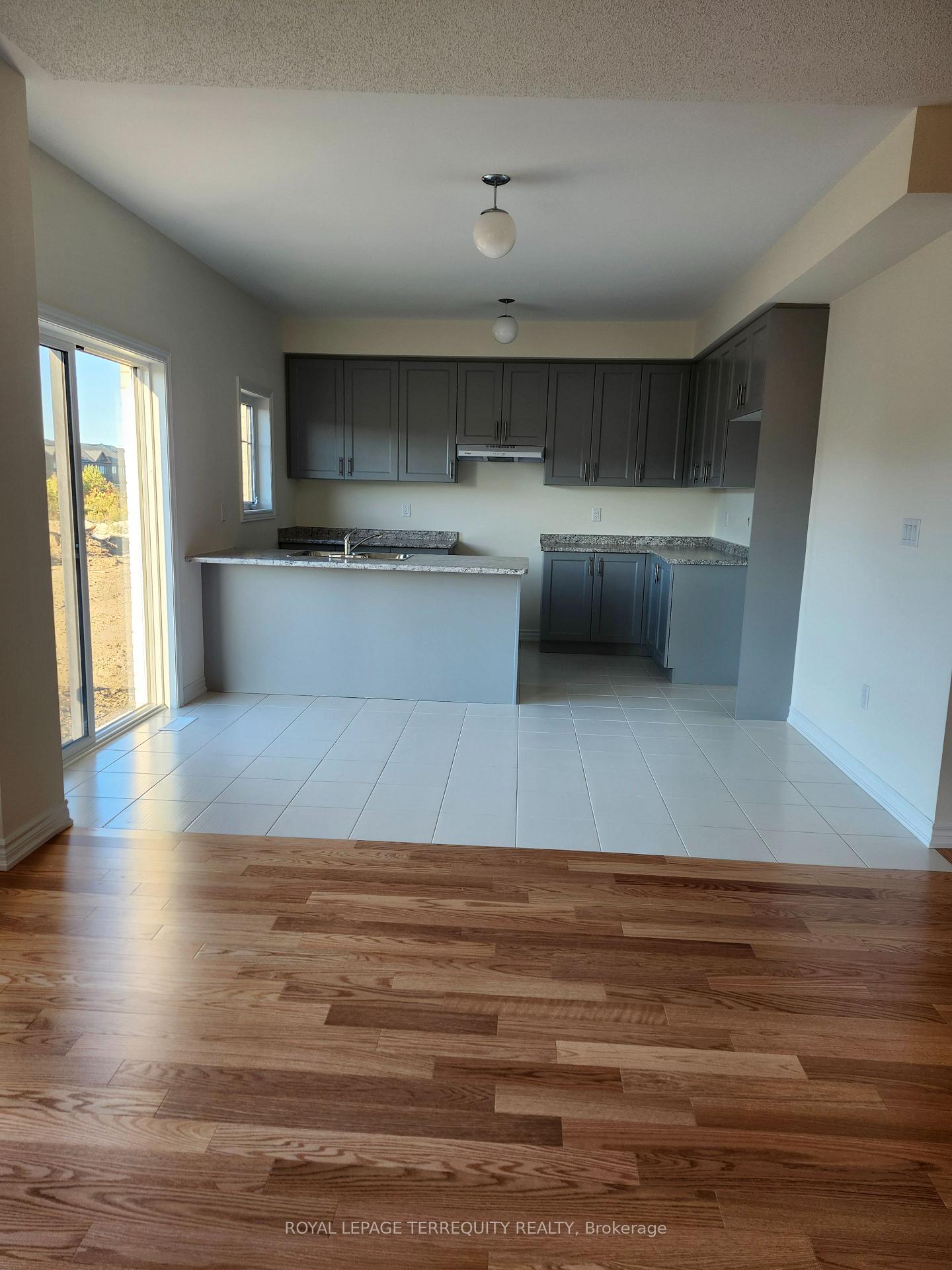 Photo 8 of 1128 Skyridge Boulevard, Pickering, Rural Pickering — HOMEH