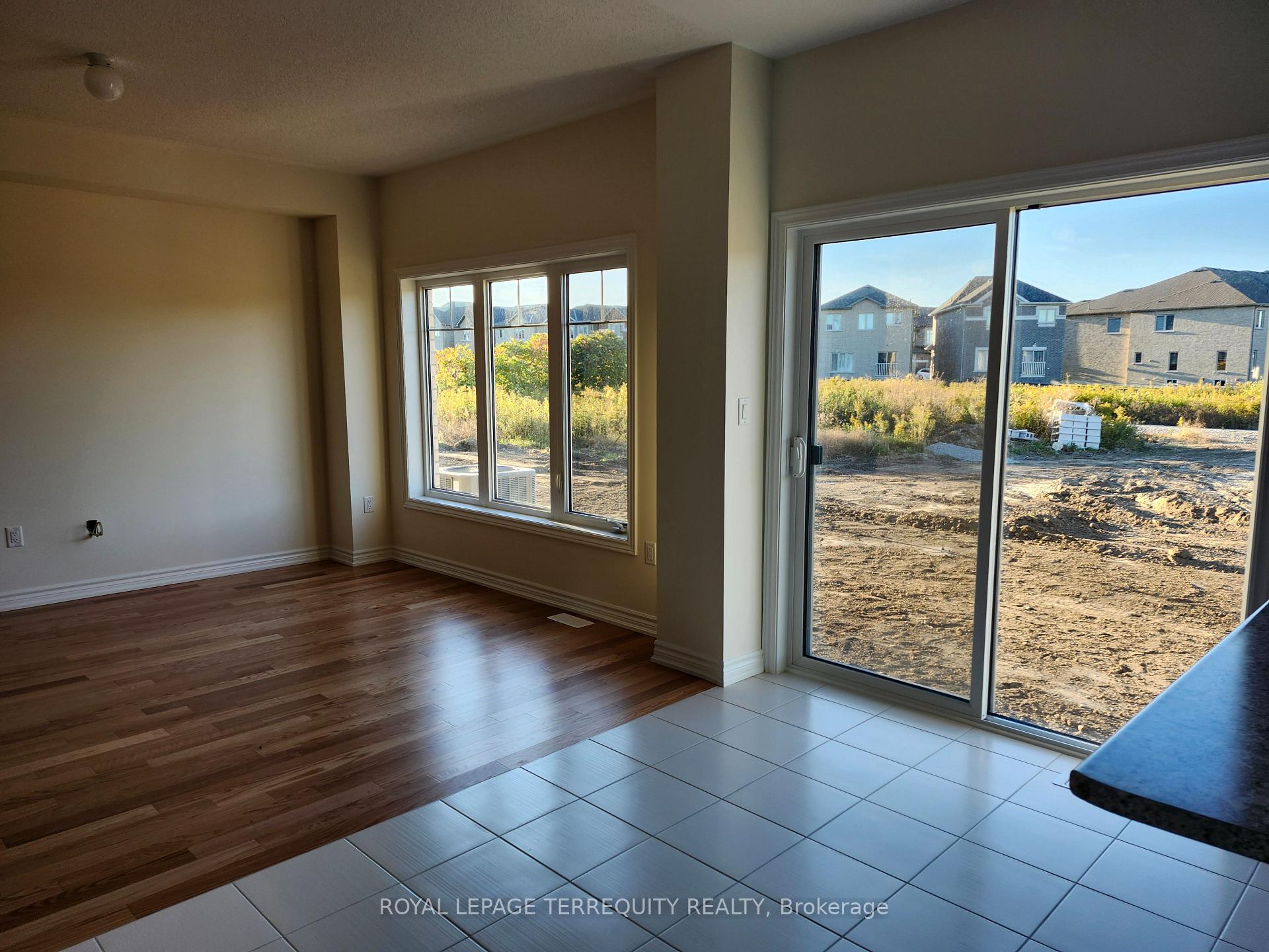 Photo 11 of 1128 Skyridge Boulevard, Pickering, Rural Pickering — HOMEH