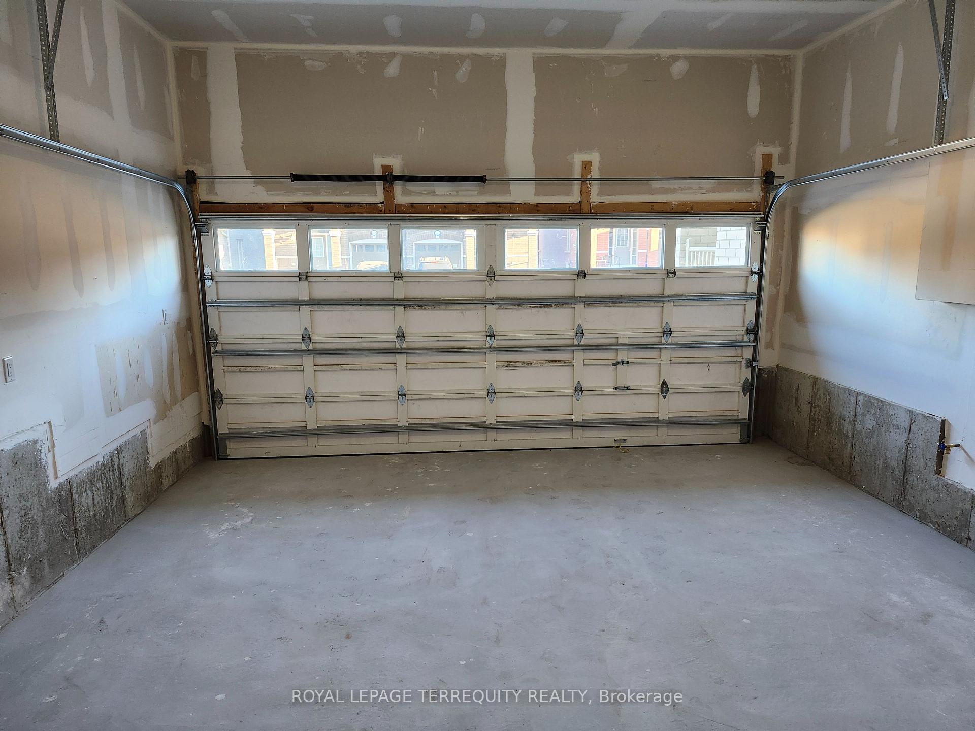 Photo 12 of 1128 Skyridge Boulevard, Pickering, Rural Pickering — HOMEH