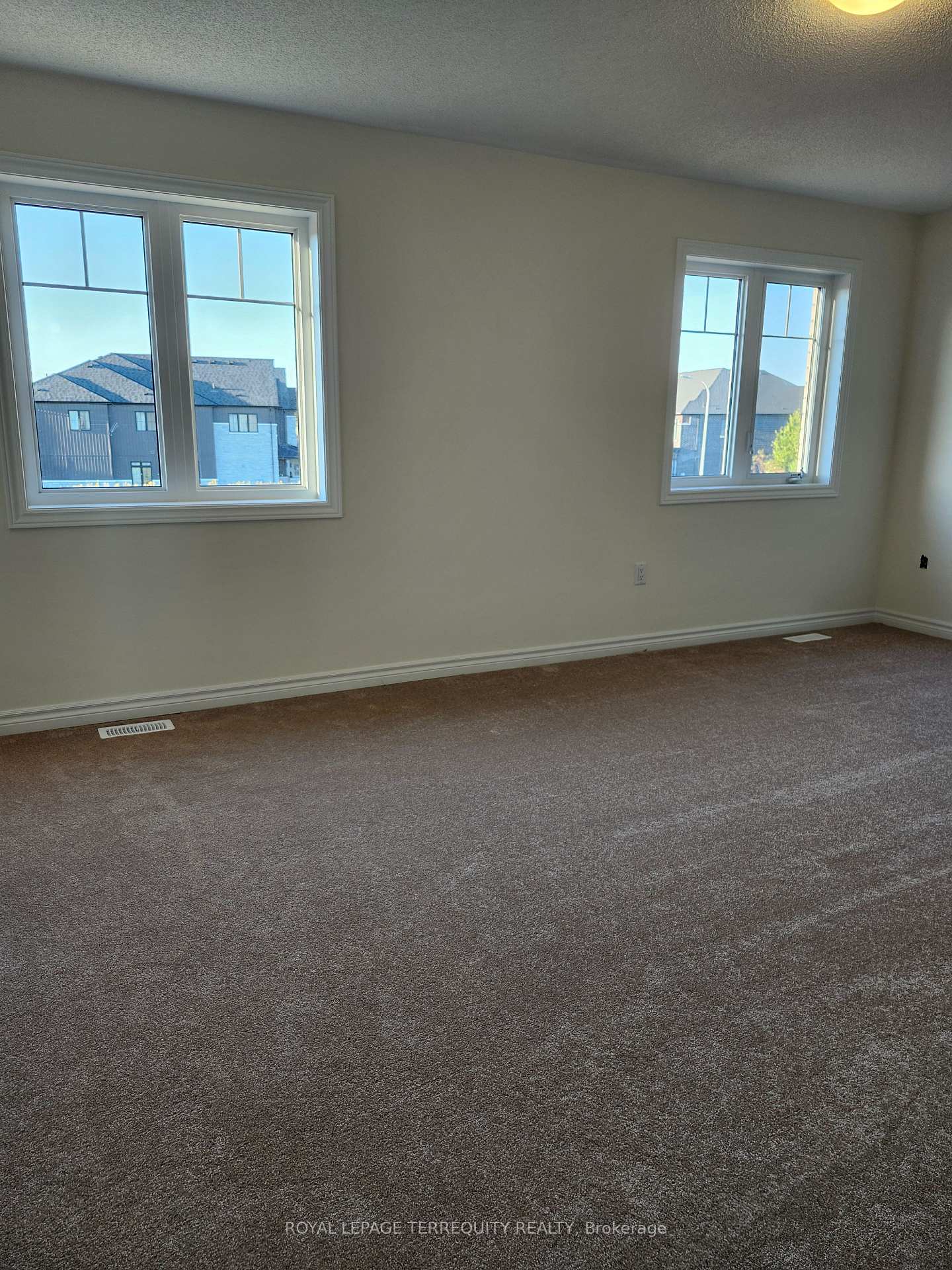 Photo 15 of 1128 Skyridge Boulevard, Pickering, Rural Pickering — HOMEH