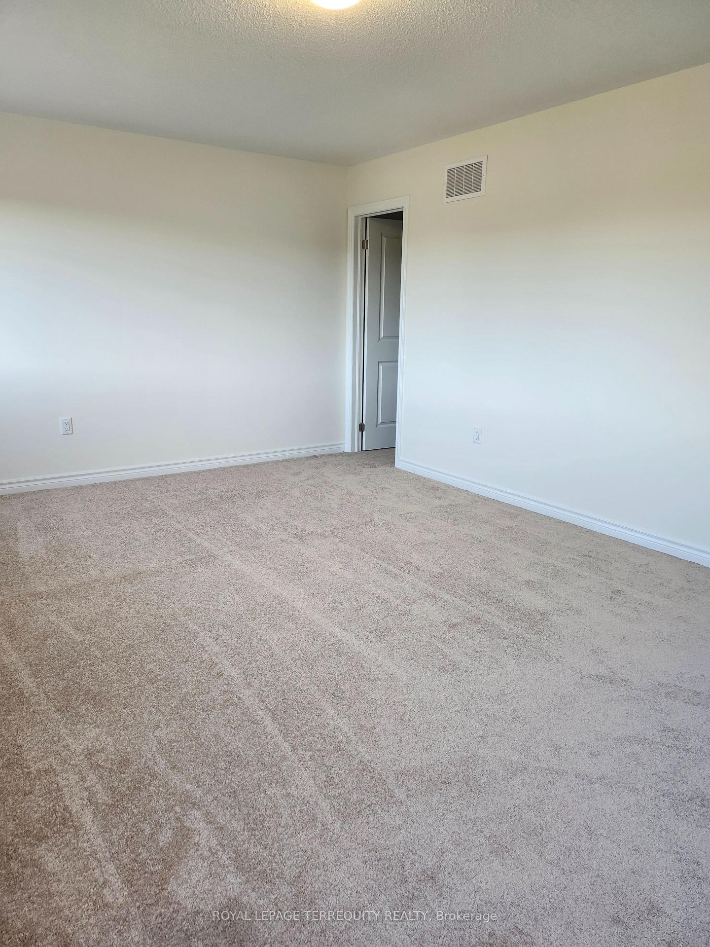 Photo 16 of 1128 Skyridge Boulevard, Pickering, Rural Pickering — HOMEH