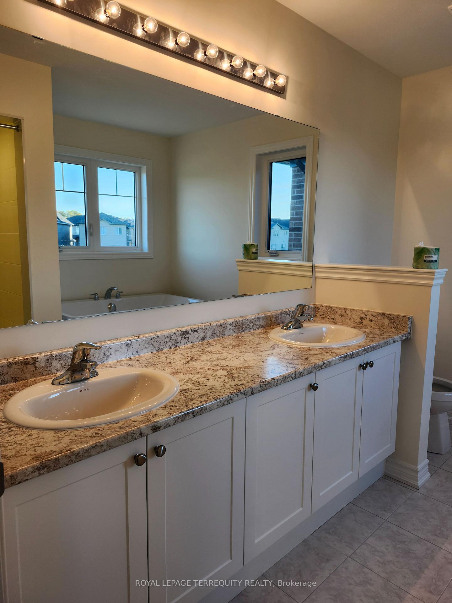 Photo 17 of 1128 Skyridge Boulevard, Pickering, Rural Pickering — HOMEH