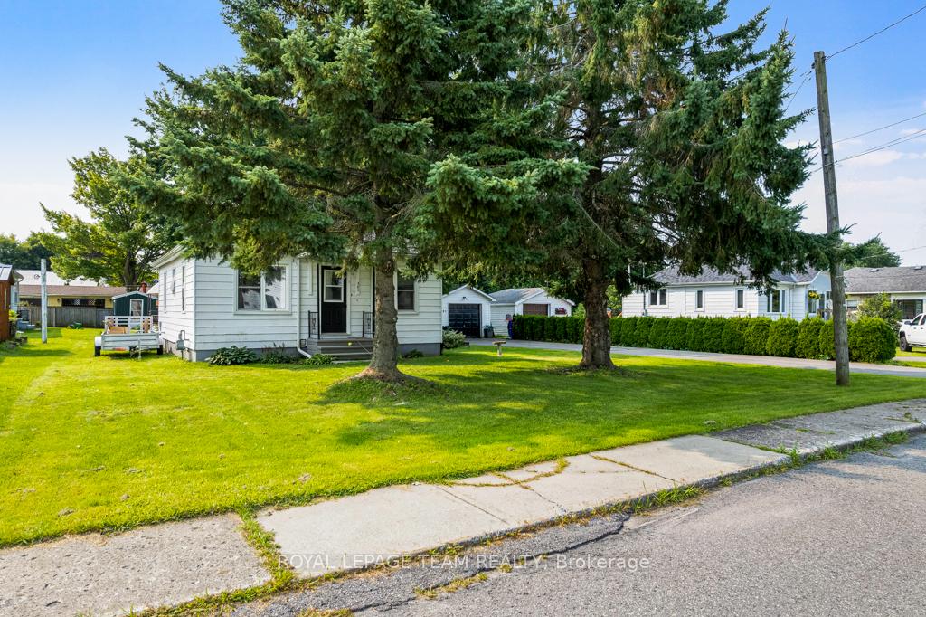 Photo 2 of 385 Park Street E, Prescott — HOMEH