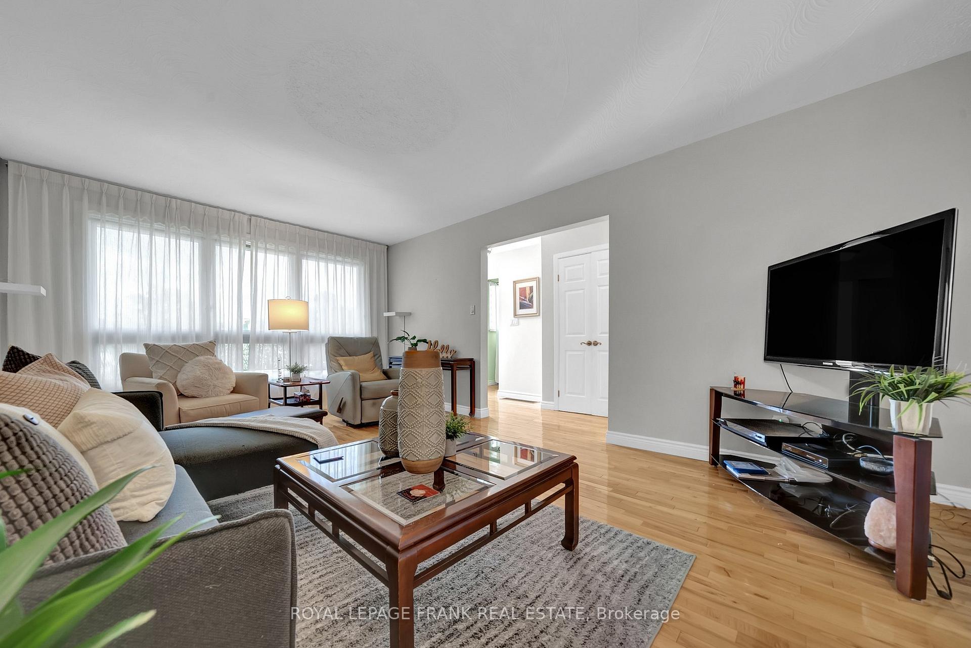 Photo 6 of 406 Wilson Road N, Oshawa, O'Neill — HOMEH