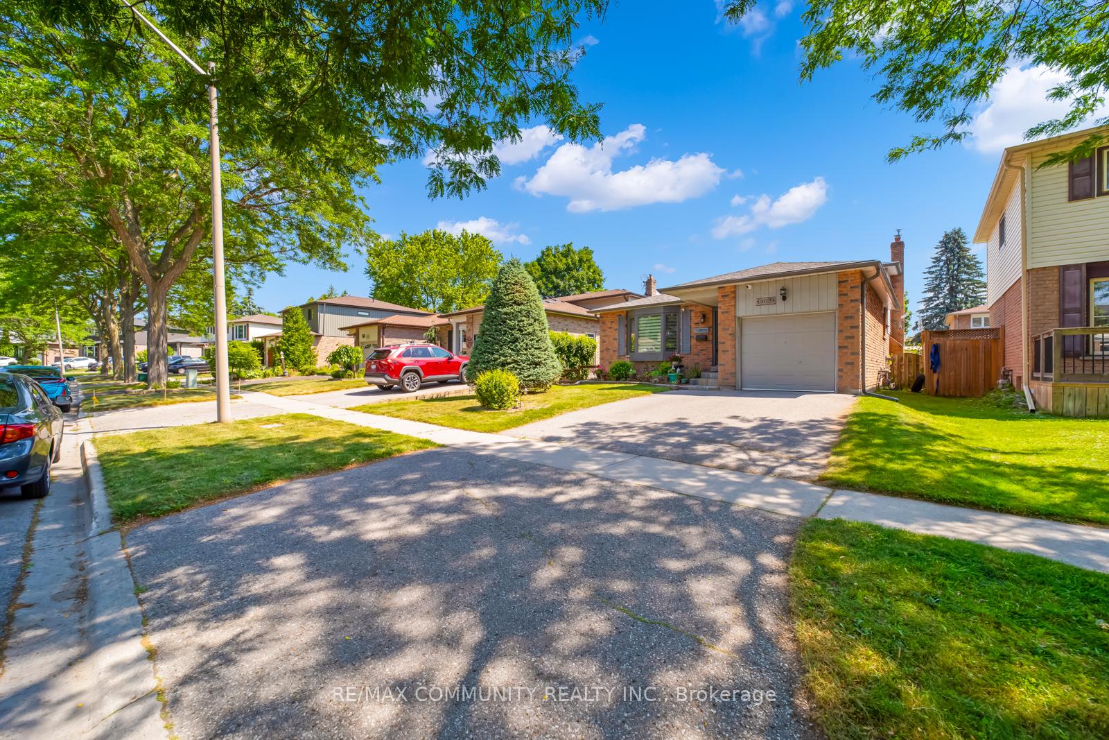 Photo 2 of 403 Gothic Drive, Oshawa, Eastdale — HOMEH