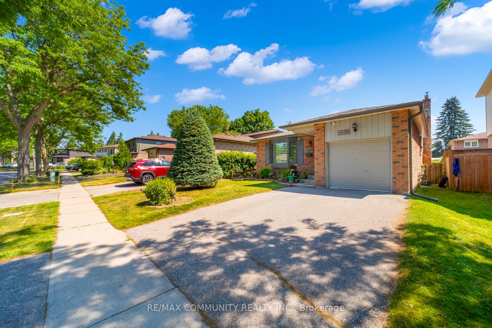 Photo 3 of 403 Gothic Drive, Oshawa, Eastdale — HOMEH