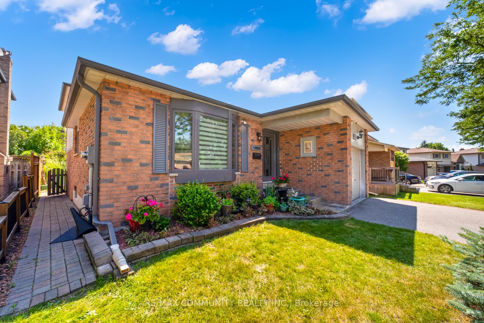Photo 6 of 403 Gothic Drive, Oshawa, Eastdale — HOMEH