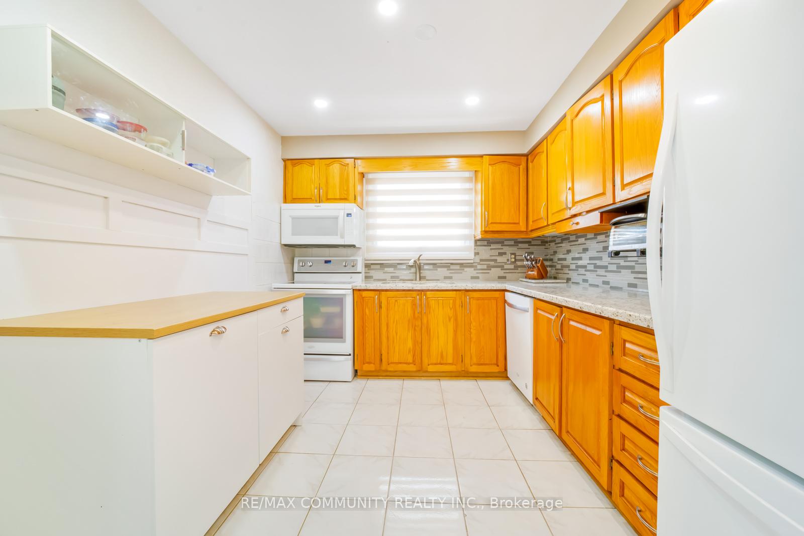 Photo 13 of 403 Gothic Drive, Oshawa, Eastdale — HOMEH