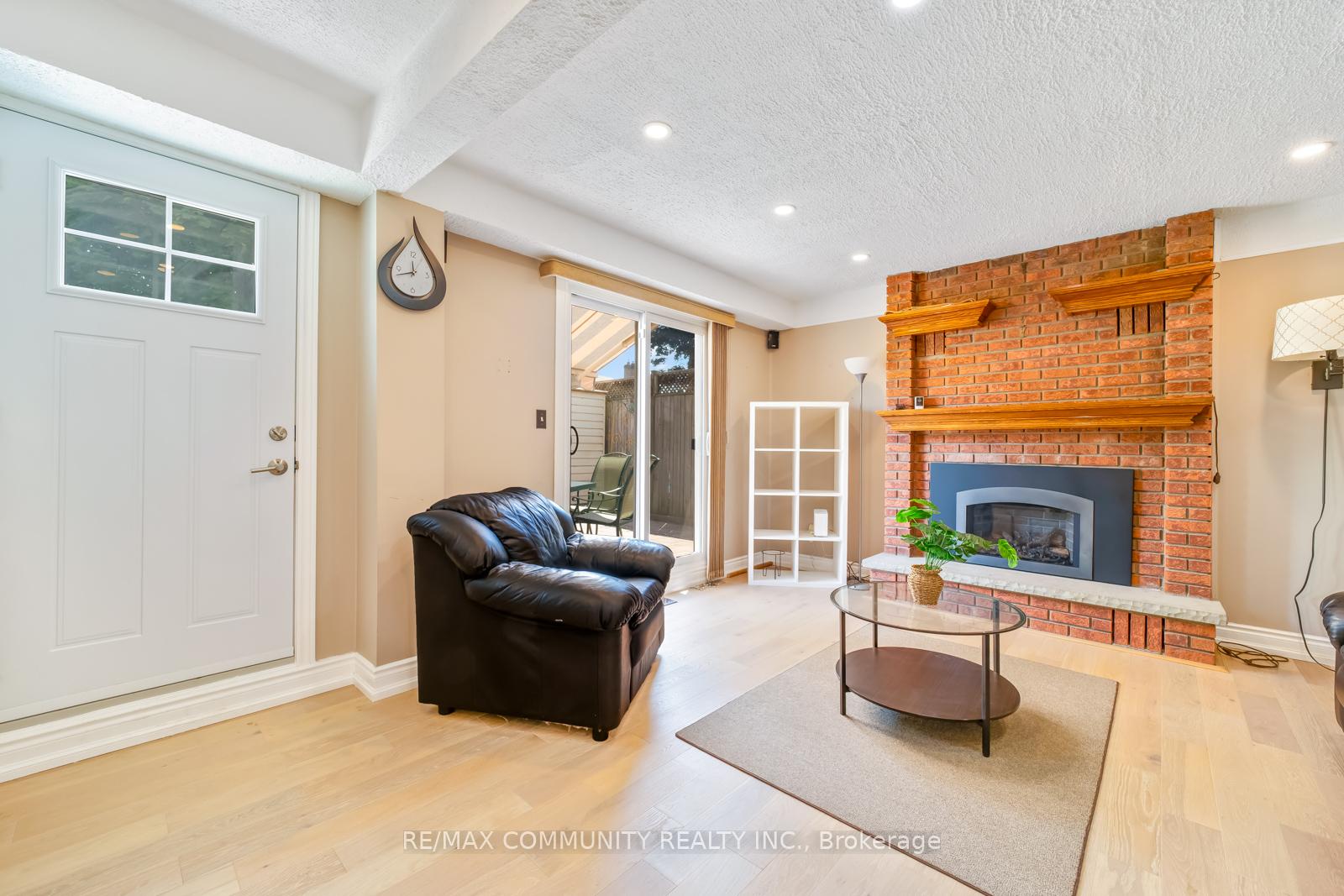 Photo 23 of 403 Gothic Drive, Oshawa, Eastdale — HOMEH