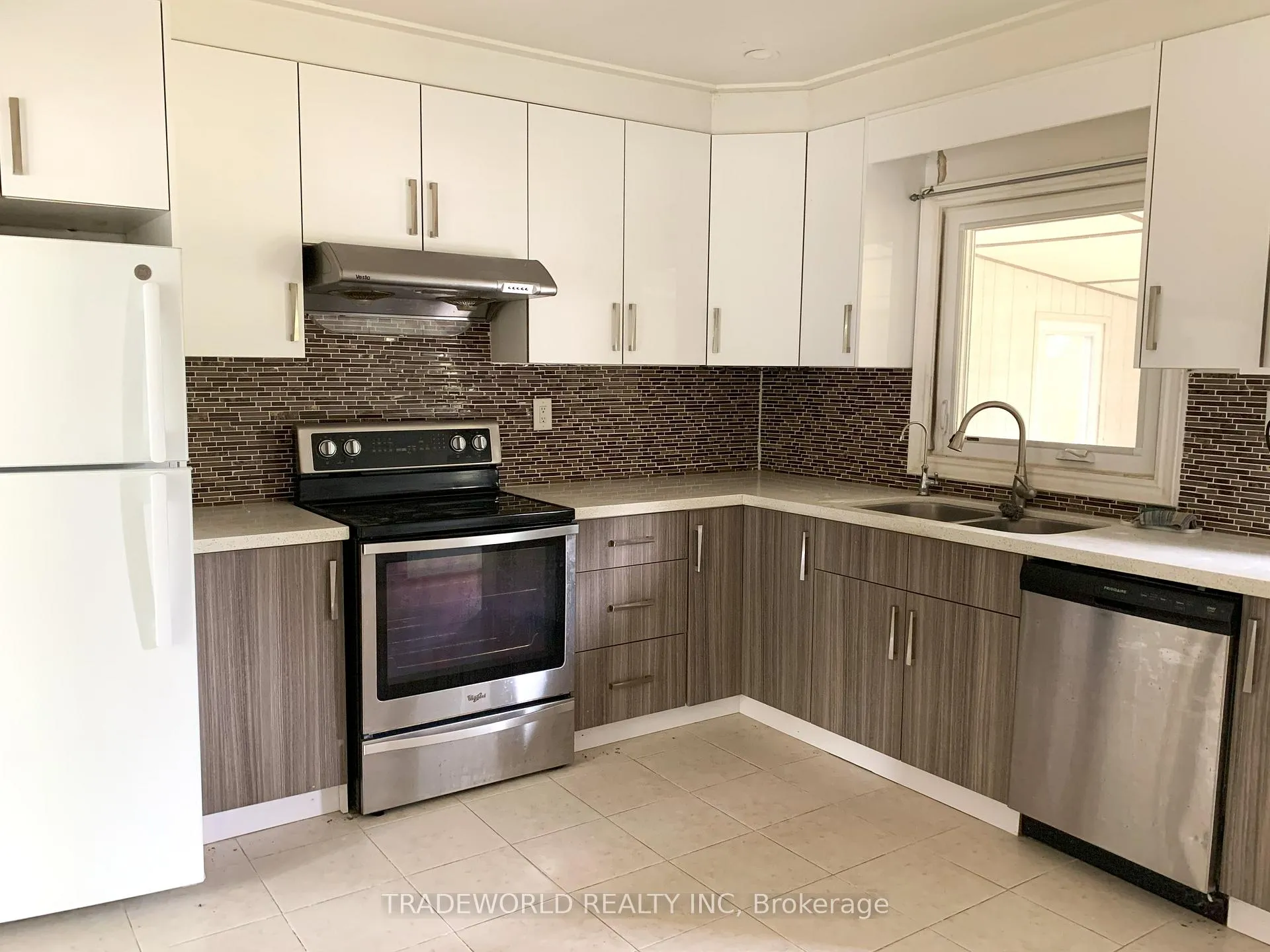 Photo 5 of 1715 Stevenson Road N, Oshawa, Northwood — HOMEH