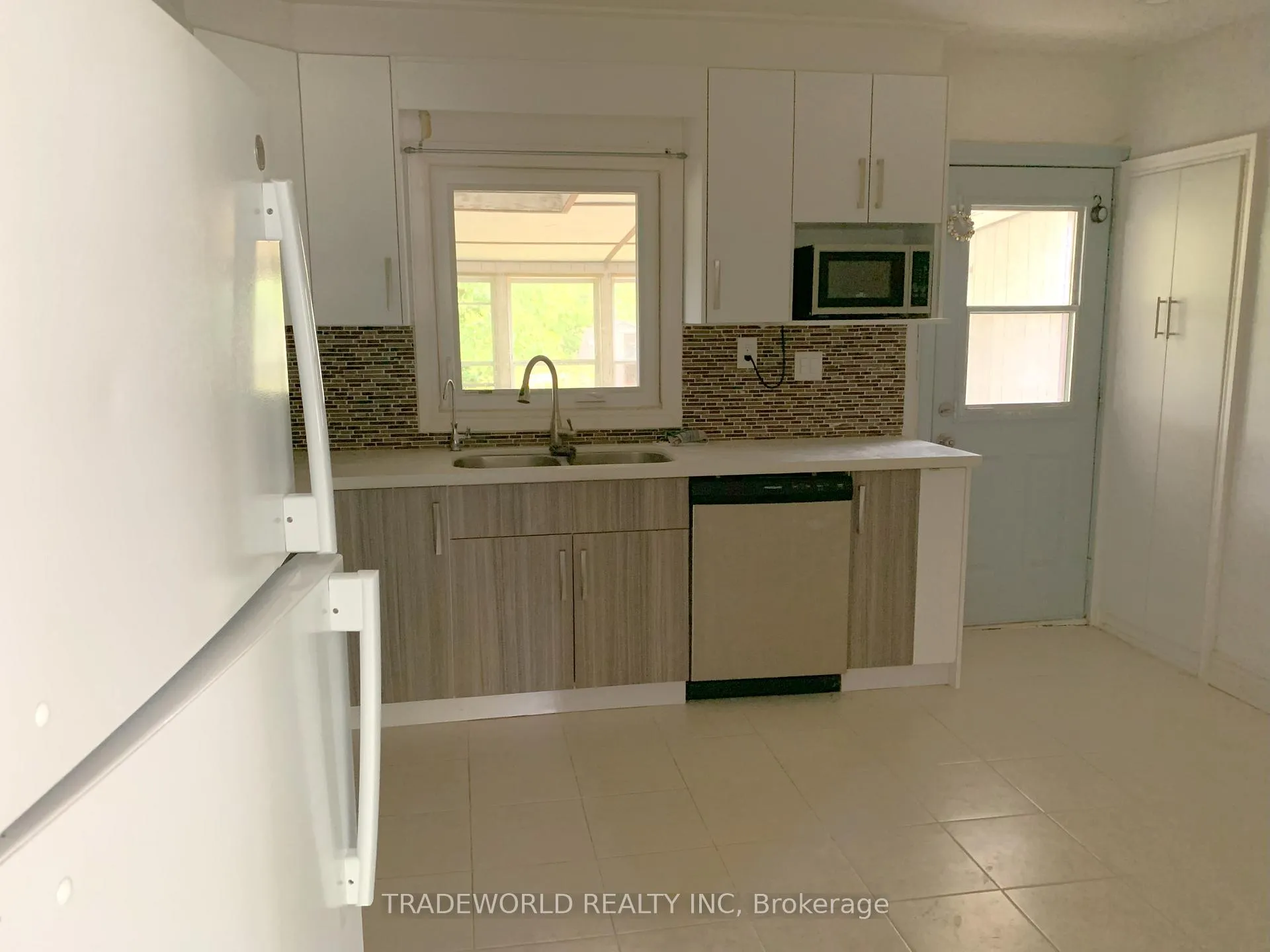 Photo 6 of 1715 Stevenson Road N, Oshawa, Northwood — HOMEH