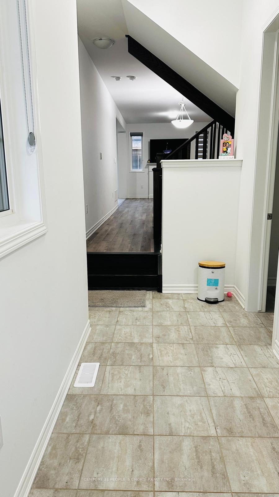 Photo 2 of 1522 Moira Crescent, Milton, Bowes — HOMEH