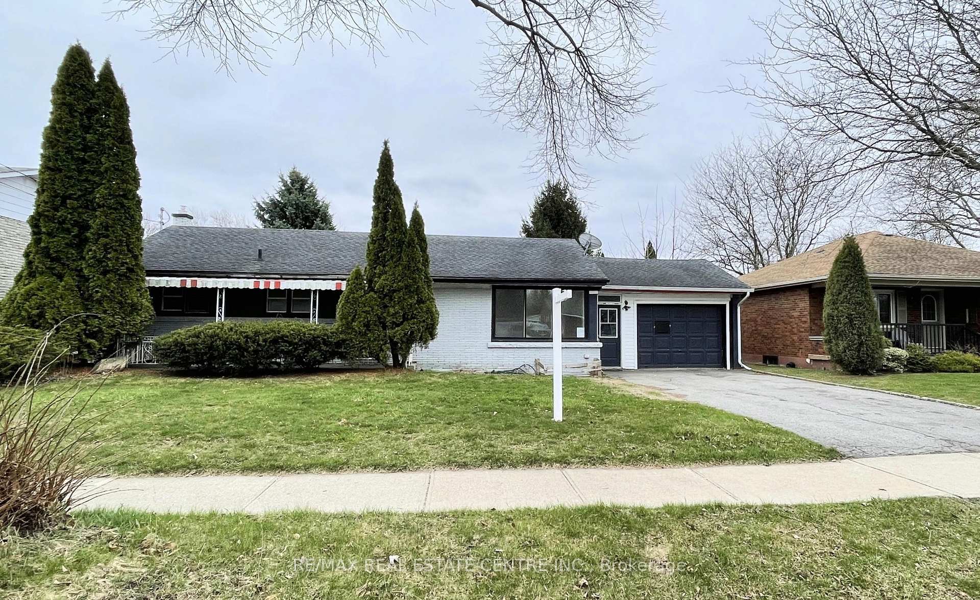Front of 5866 Valley Way