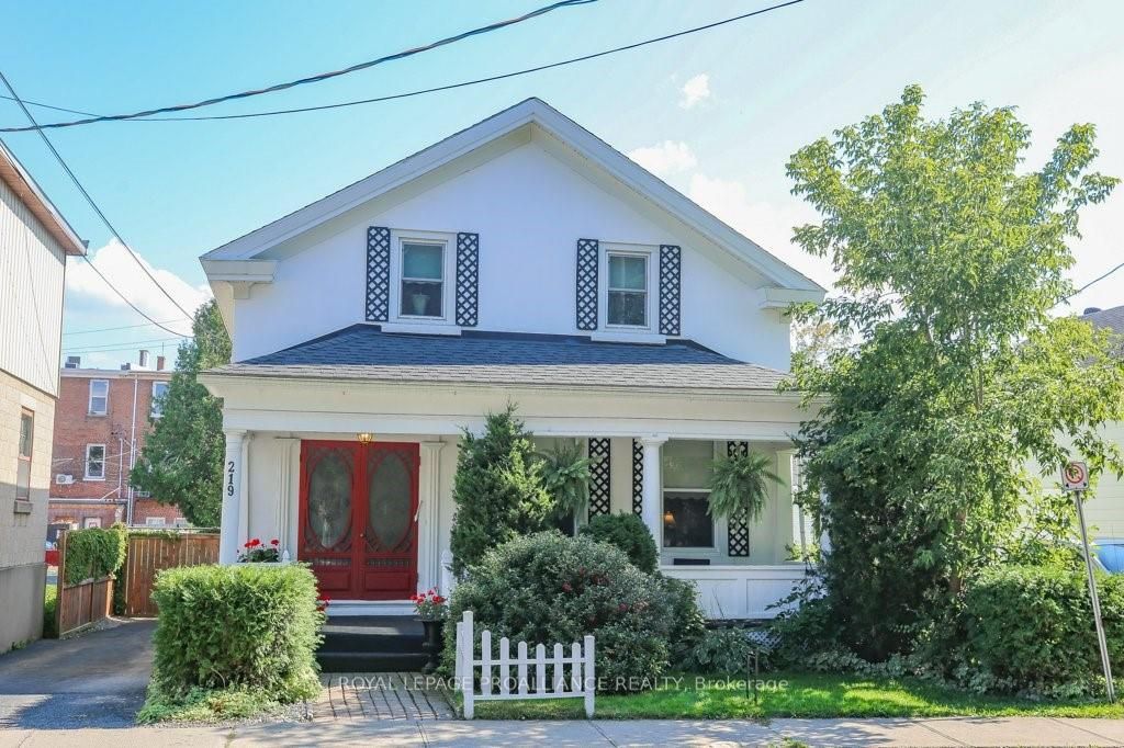 Front of 219 Henry Street W