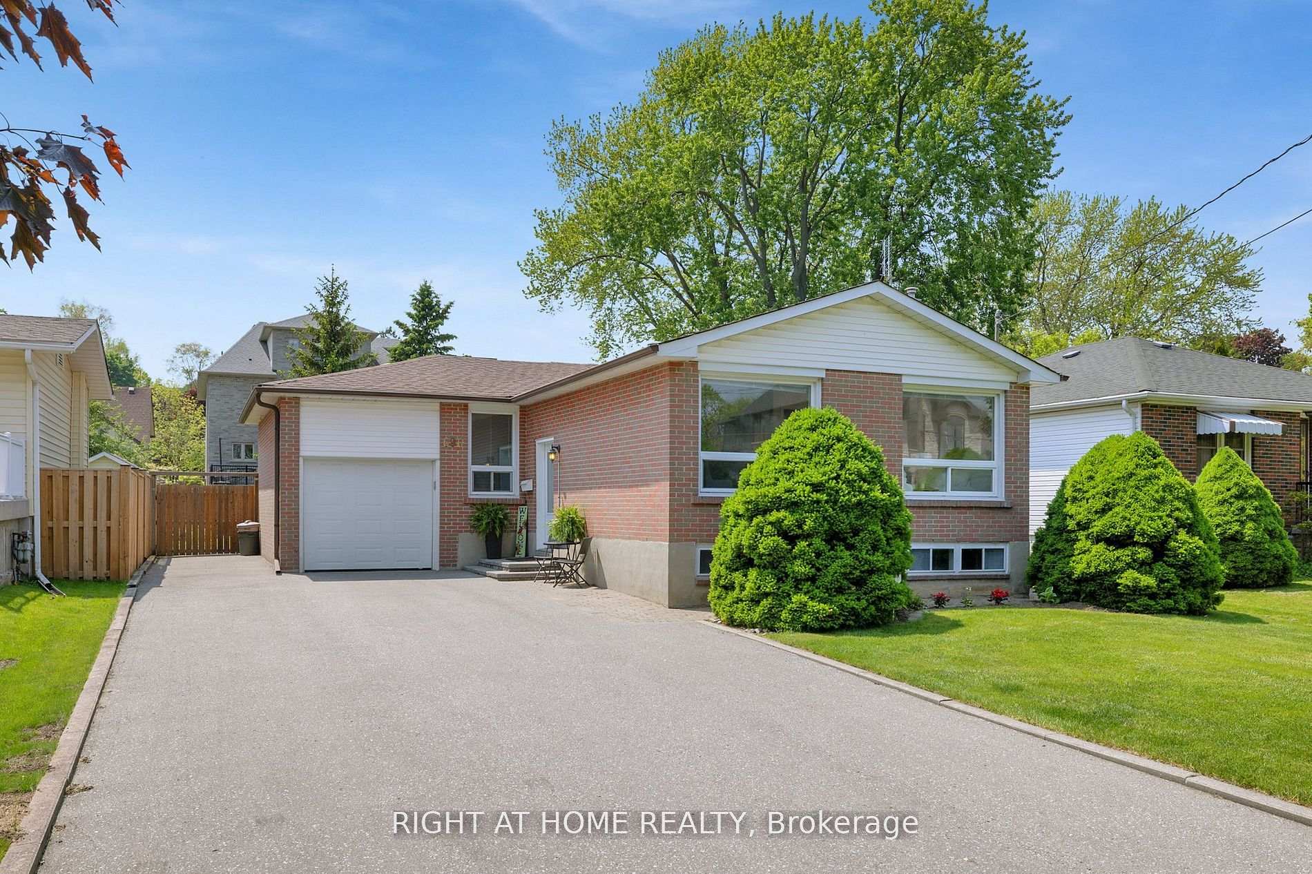 Photo 2 of 696 Victory Drive, Pickering, West Shore — HOMEH