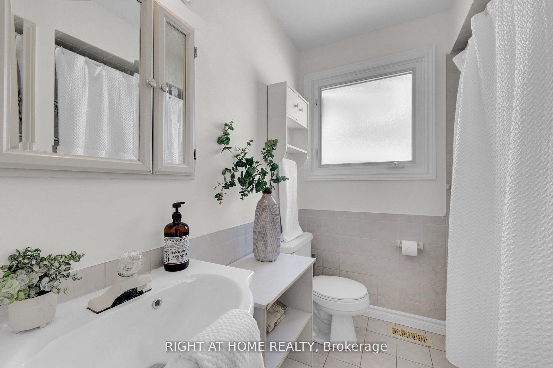 Photo 16 of 696 Victory Drive, Pickering, West Shore — HOMEH