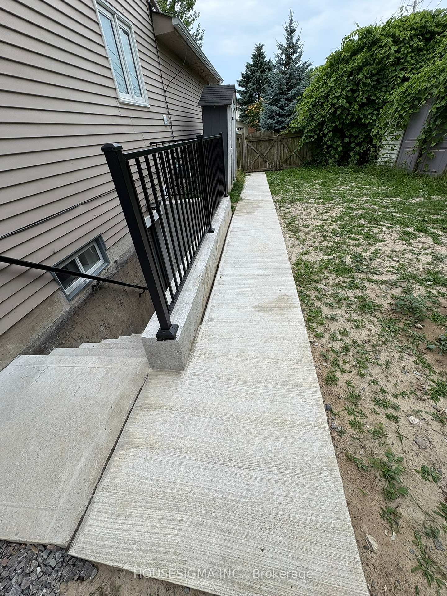 Photo 18 of Unit Basement, 526 Cobblehill Drive, Oshawa, Pinecrest — HOMEH