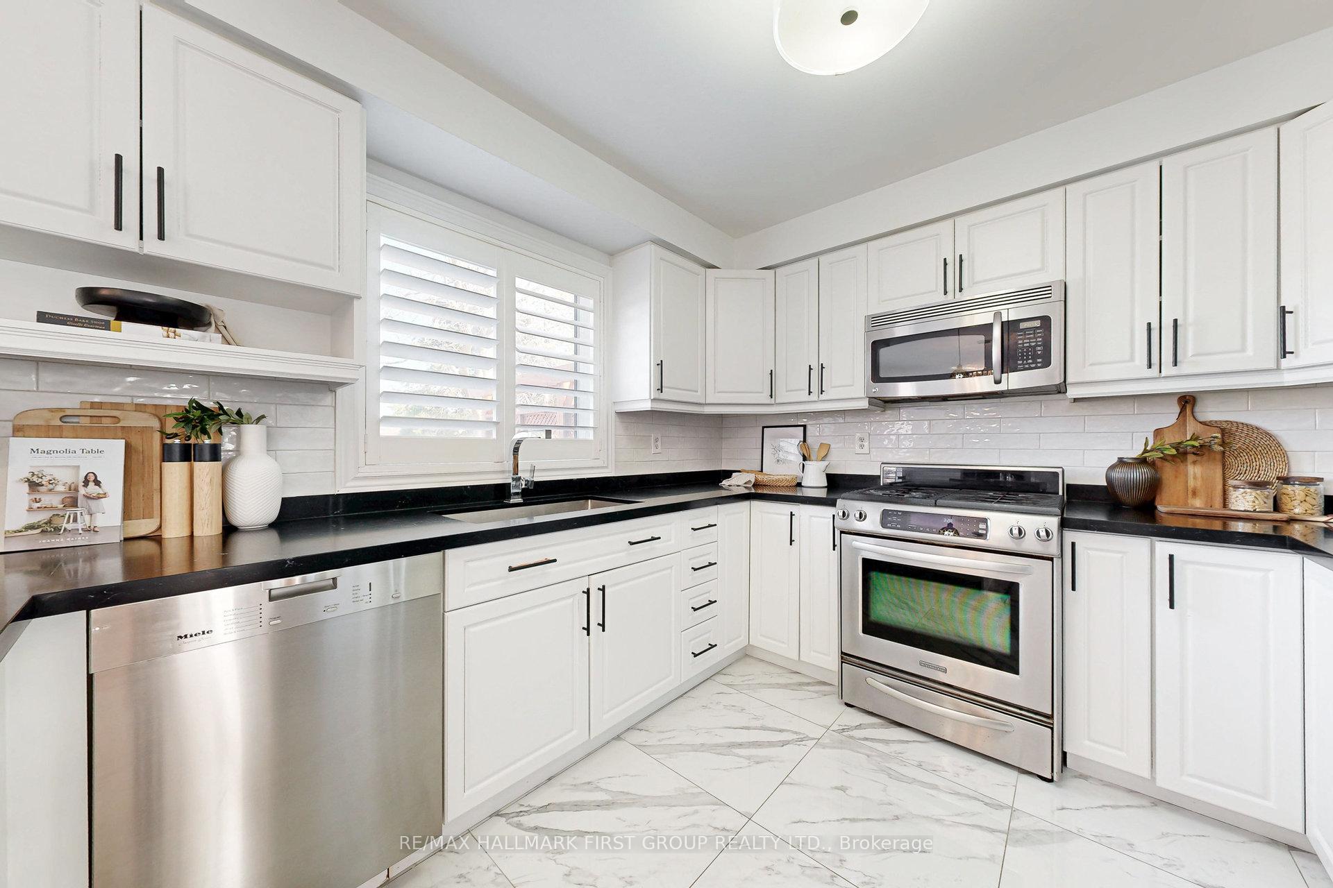 Photo 13 of 898 Darwin Drive, Pickering, Dunbarton — HOMEH