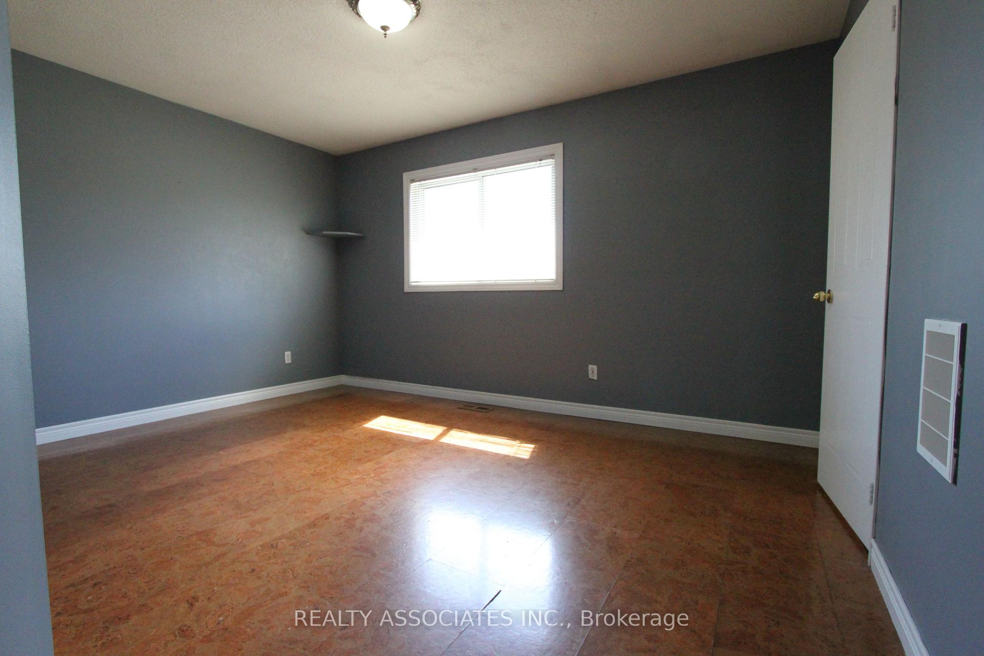 Photo 5 of Unit Main, 160 White Pine Crescent, Pickering, Highbush — HOMEH