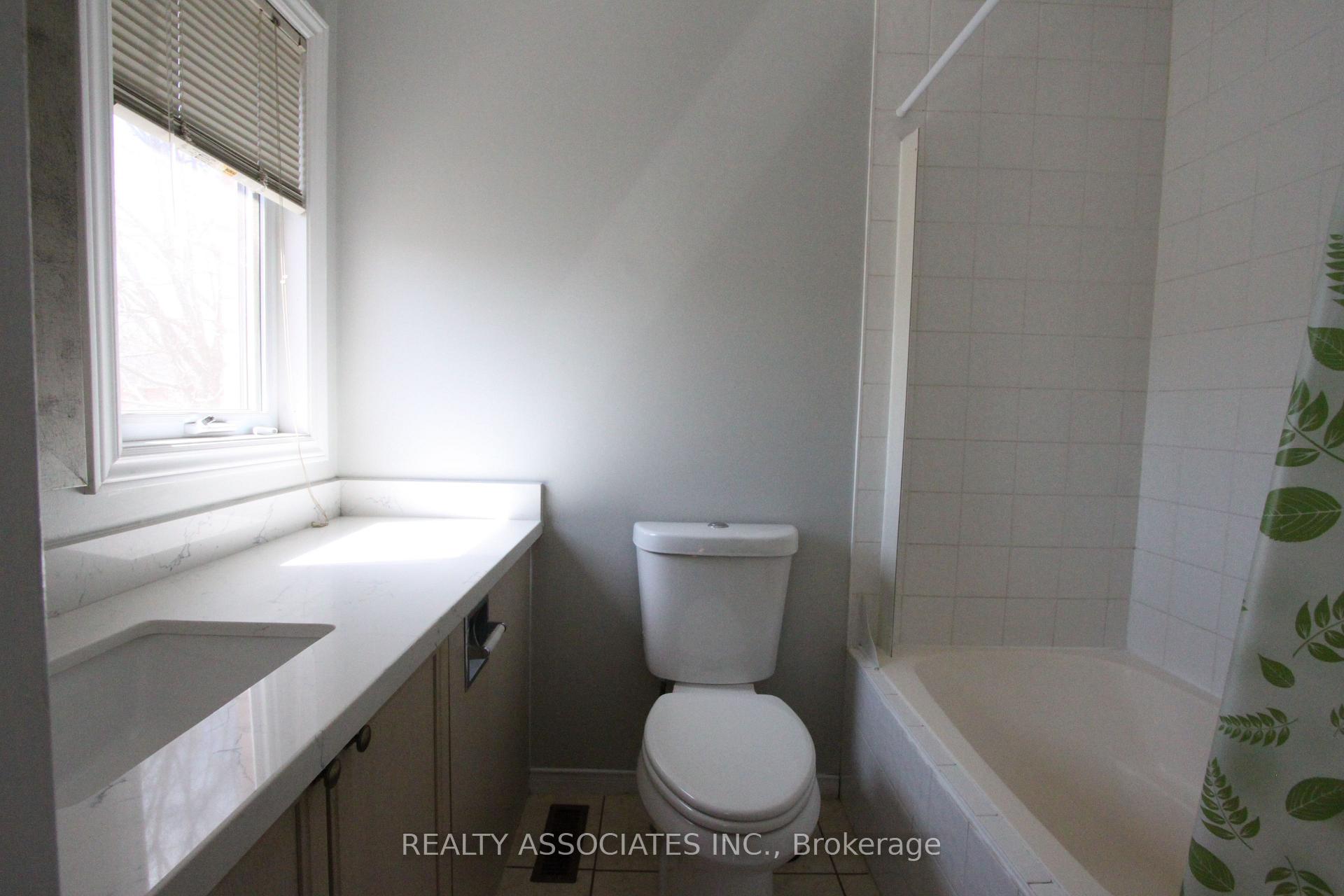Photo 10 of Unit Main, 160 White Pine Crescent, Pickering, Highbush — HOMEH