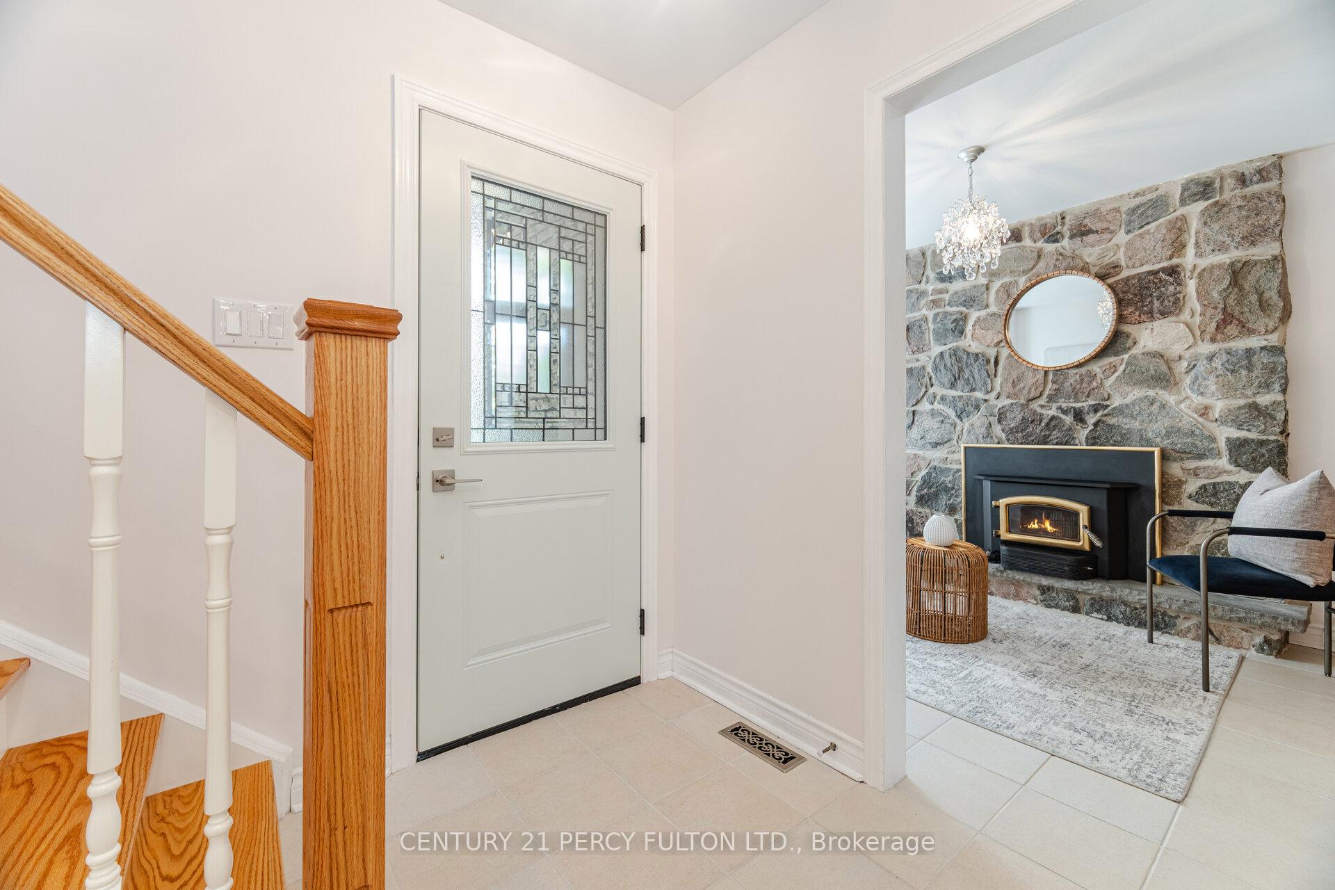 Photo 4 of 541 Creekview Circle, Pickering, West Shore — HOMEH