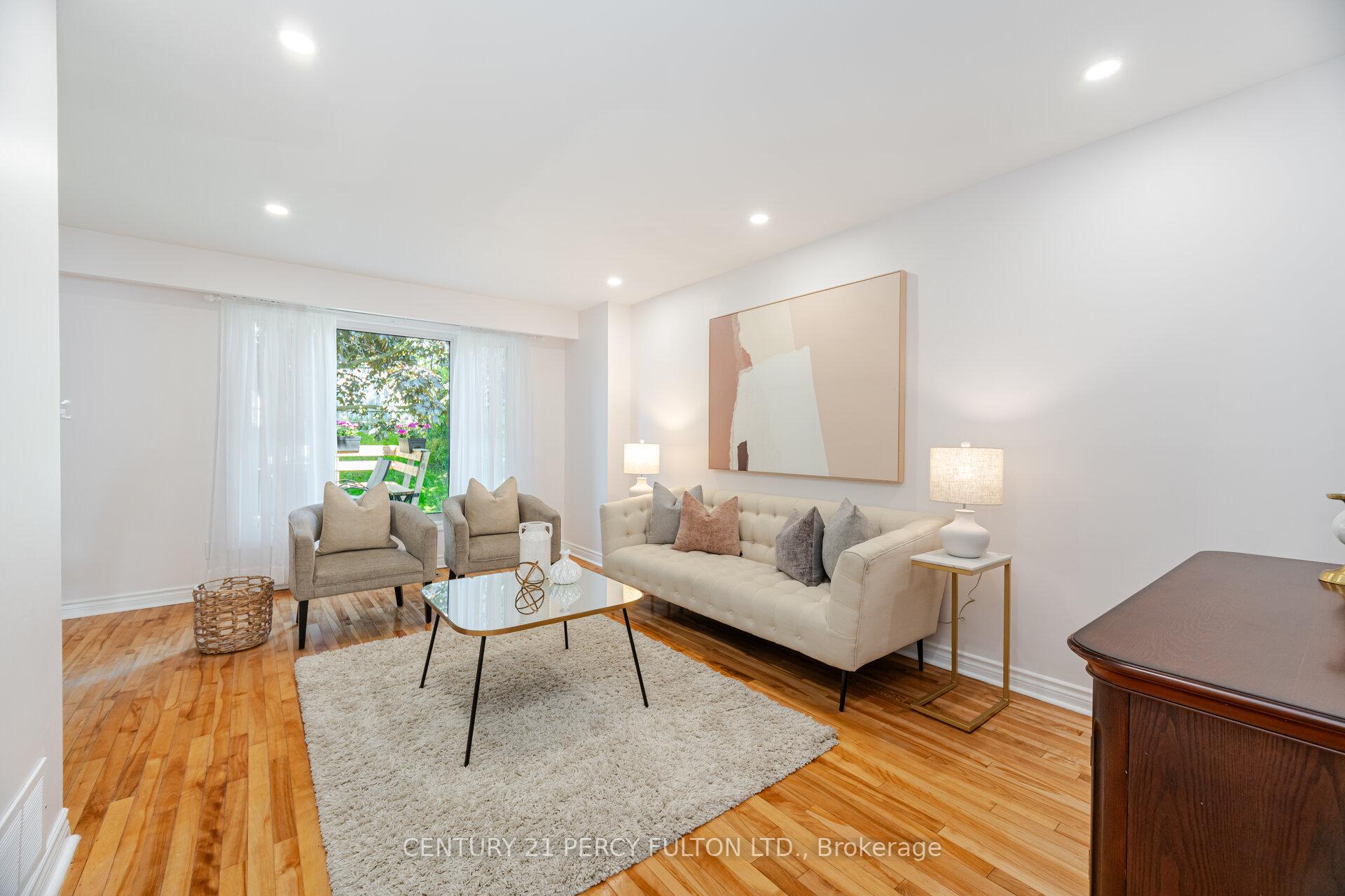 Photo 5 of 541 Creekview Circle, Pickering, West Shore — HOMEH