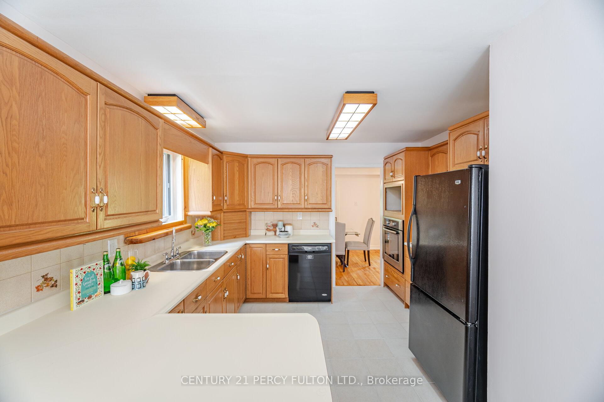 Photo 14 of 541 Creekview Circle, Pickering, West Shore — HOMEH