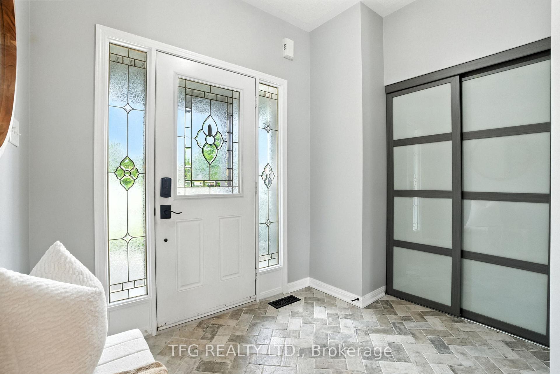 Photo 5 of 900 Ormond Drive, Oshawa, Samac — HOMEH