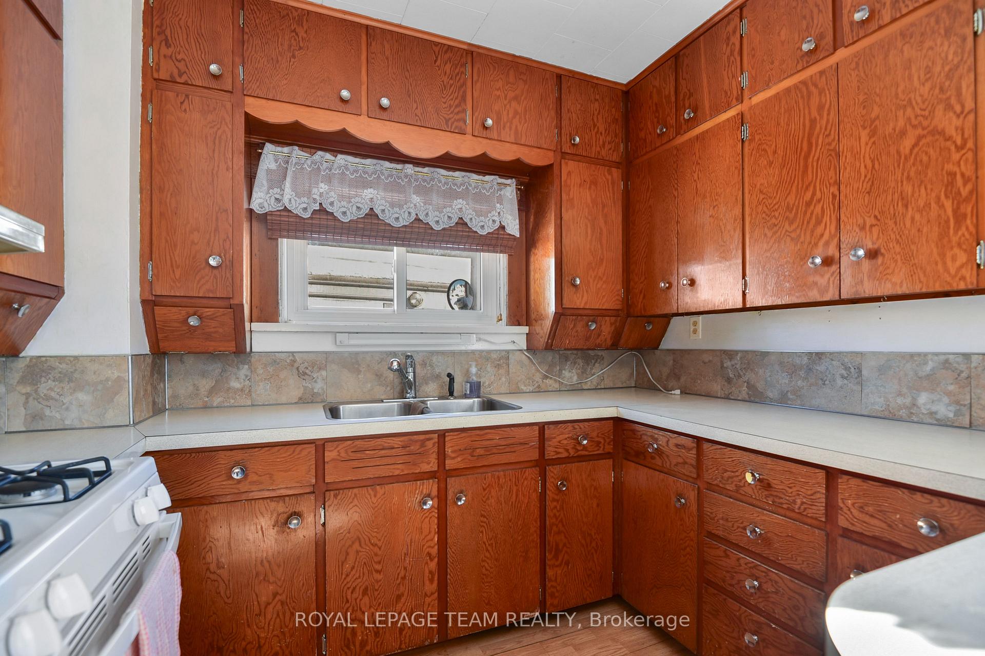 Photo 9 of 151 Wood Street E, Prescott — HOMEH