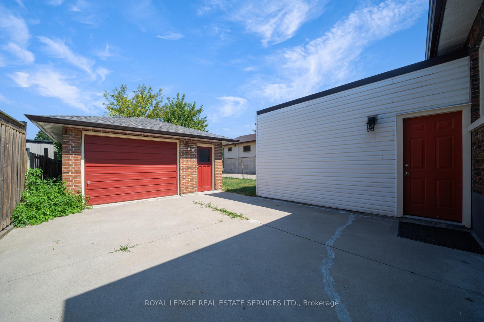 Photo 3 of 294 Eulalie Avenue, Oshawa, Central — HOMEH