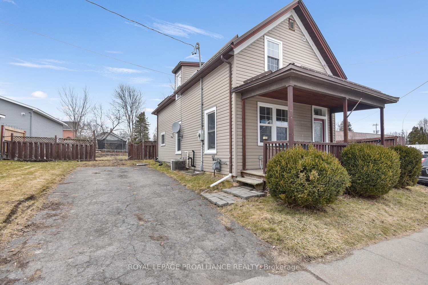 Photo 2 of 650 King Street W, Prescott — HOMEH