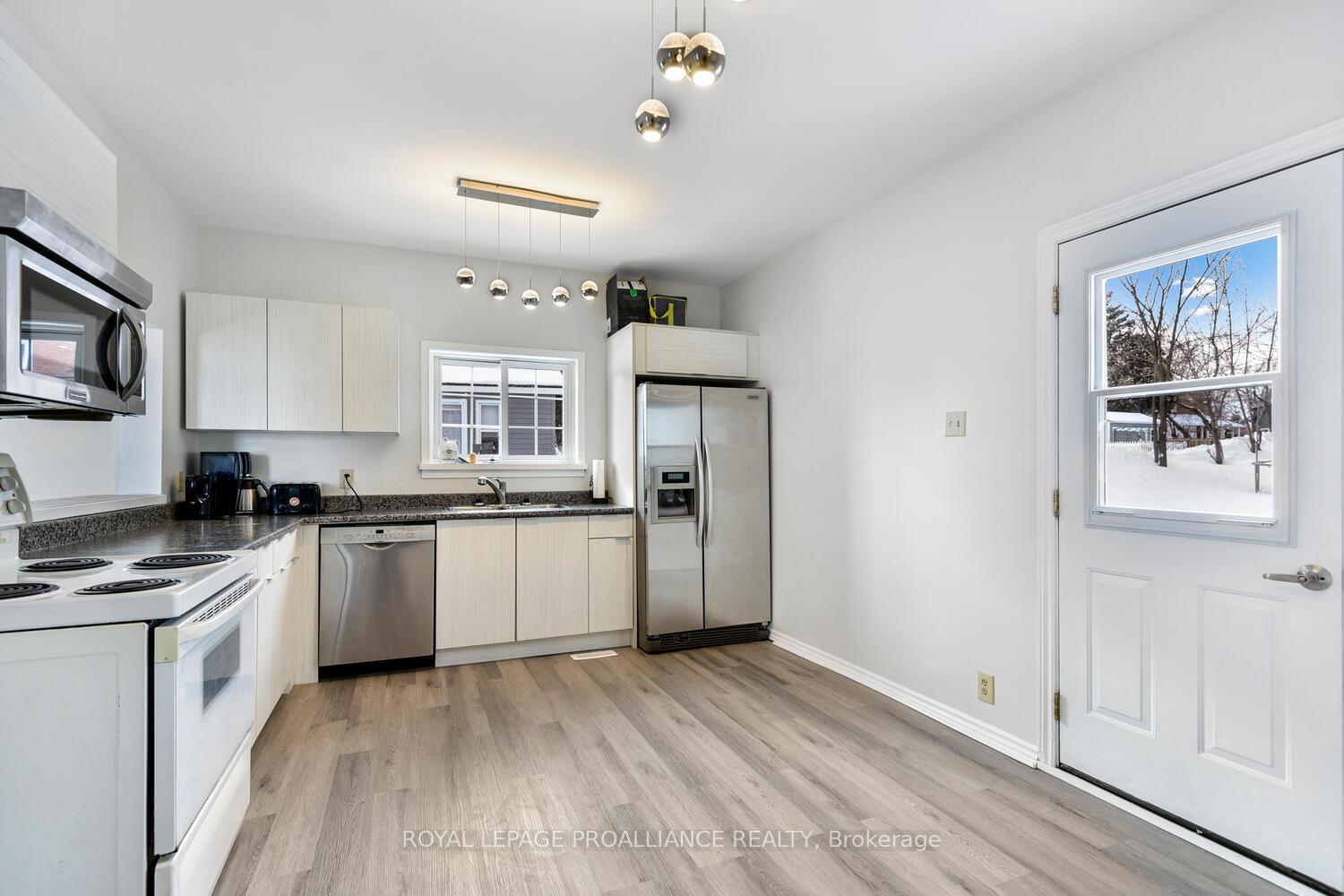 Photo 7 of 650 King Street W, Prescott — HOMEH