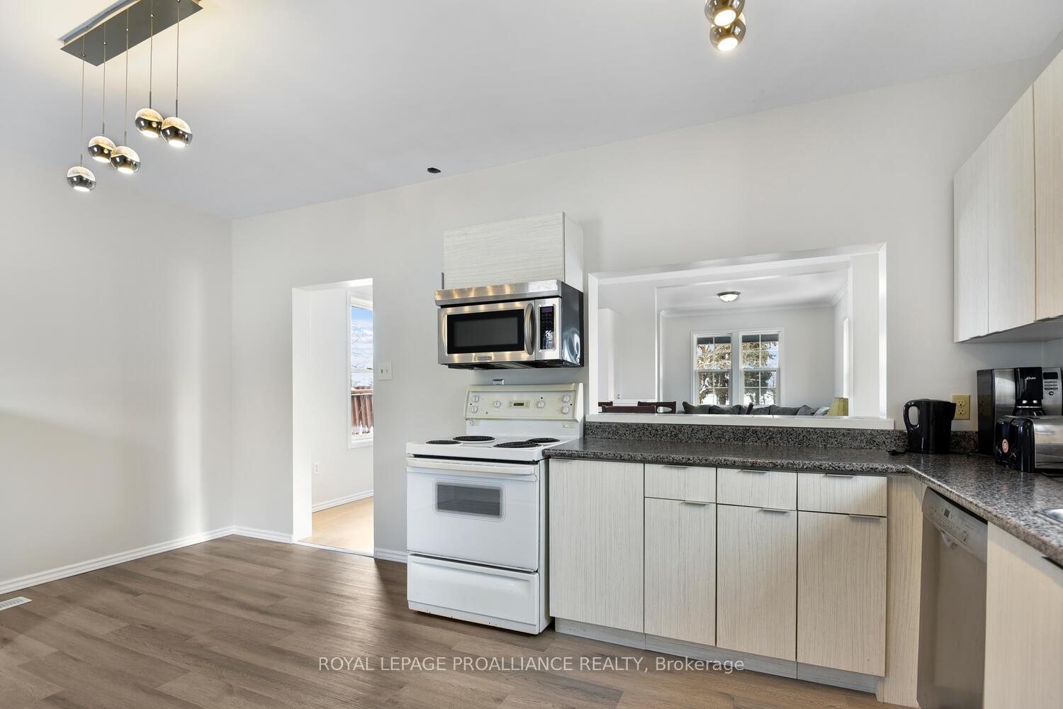 Photo 8 of 650 King Street W, Prescott — HOMEH